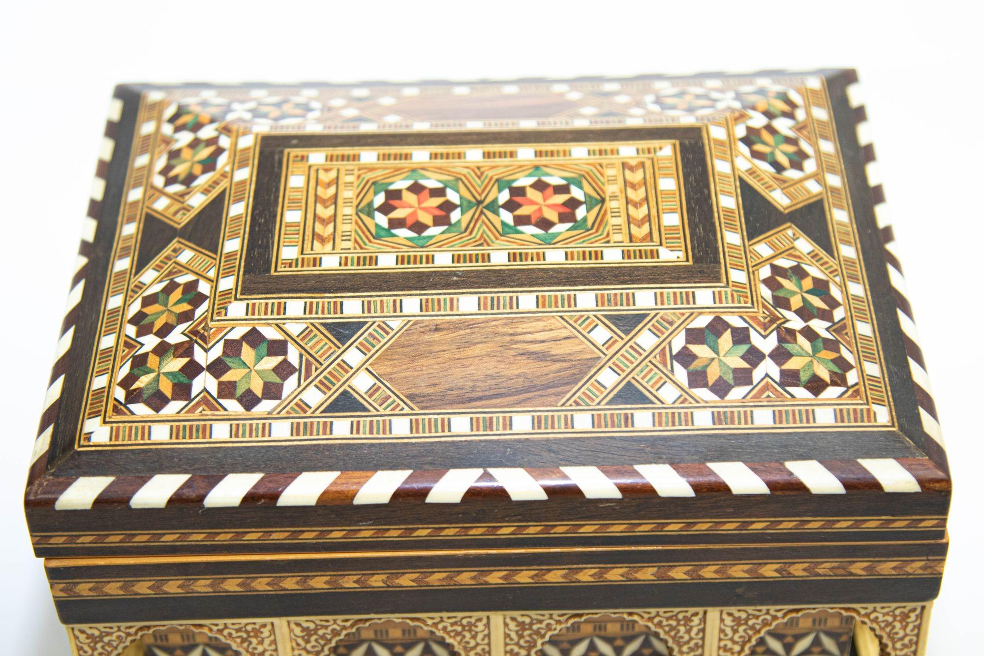 Hand-Crafted Alhambra Palace Granada Spain Handmade Footed Moorish Box 1950's