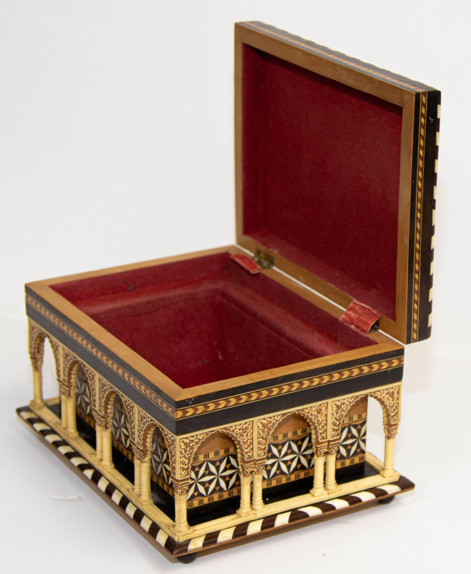 Fruitwood Alhambra Palace Granada Spain Handmade Footed Moorish Box 1950's