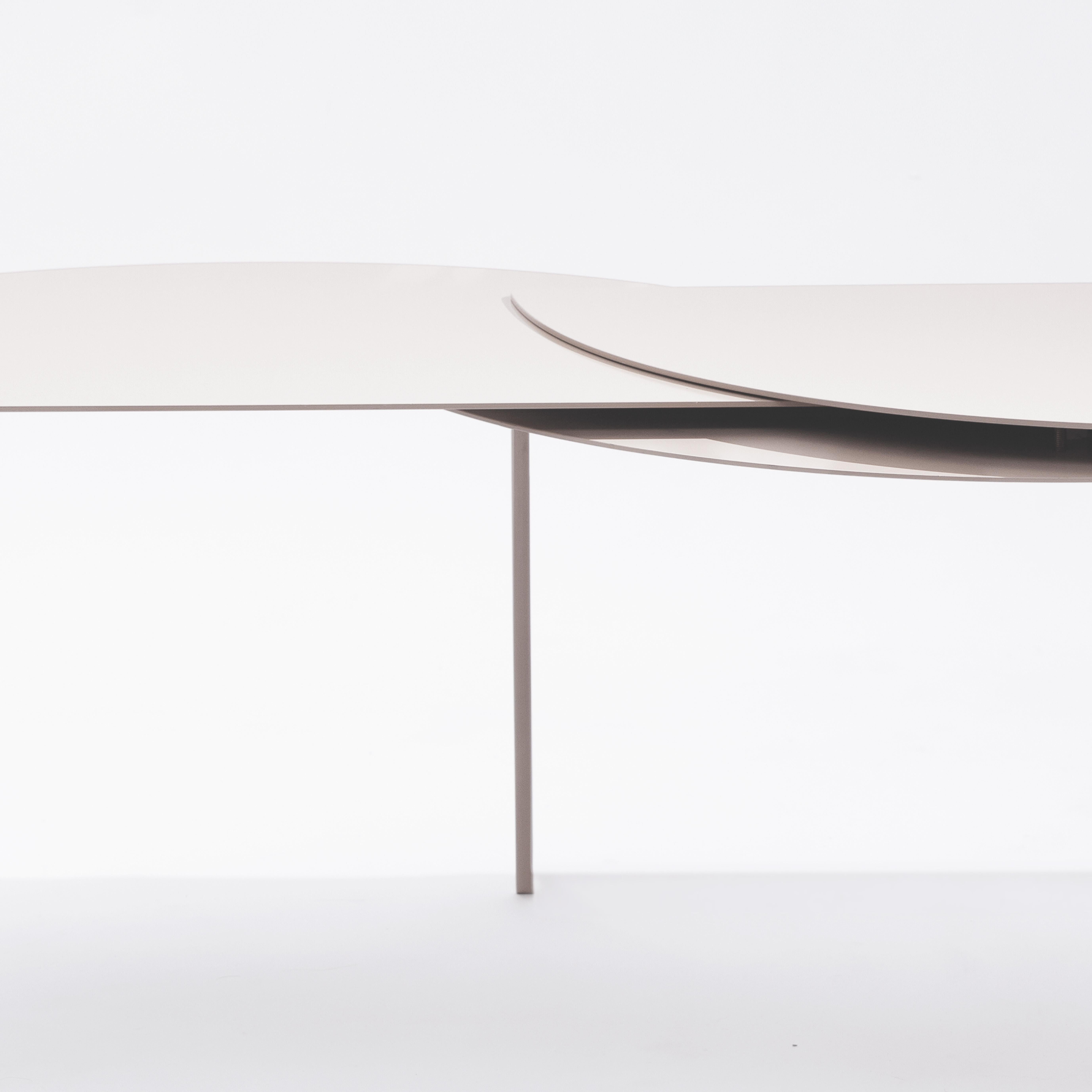 Moderne Alhena table d'appoint extensible minimaliste contemporaine en métal blanc en édition limitée en vente