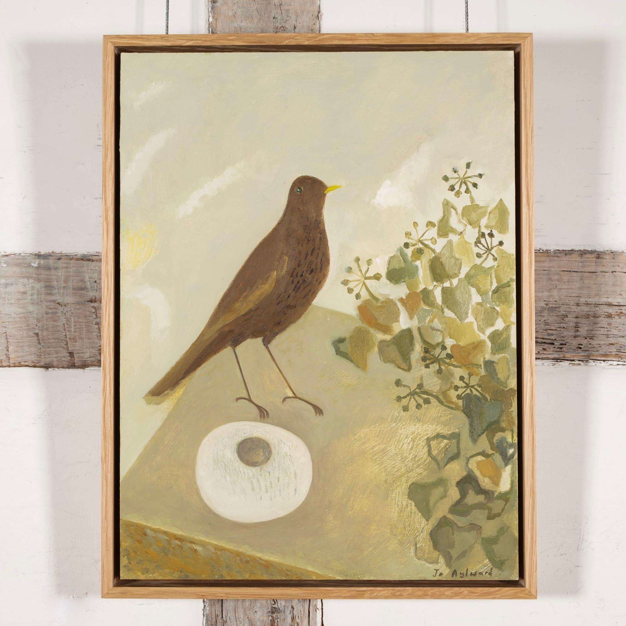 Uccello nero e ciottolo scultoreo, olio su tavola di Jo Aylward, 2024 - Painting di  Ali Alışır