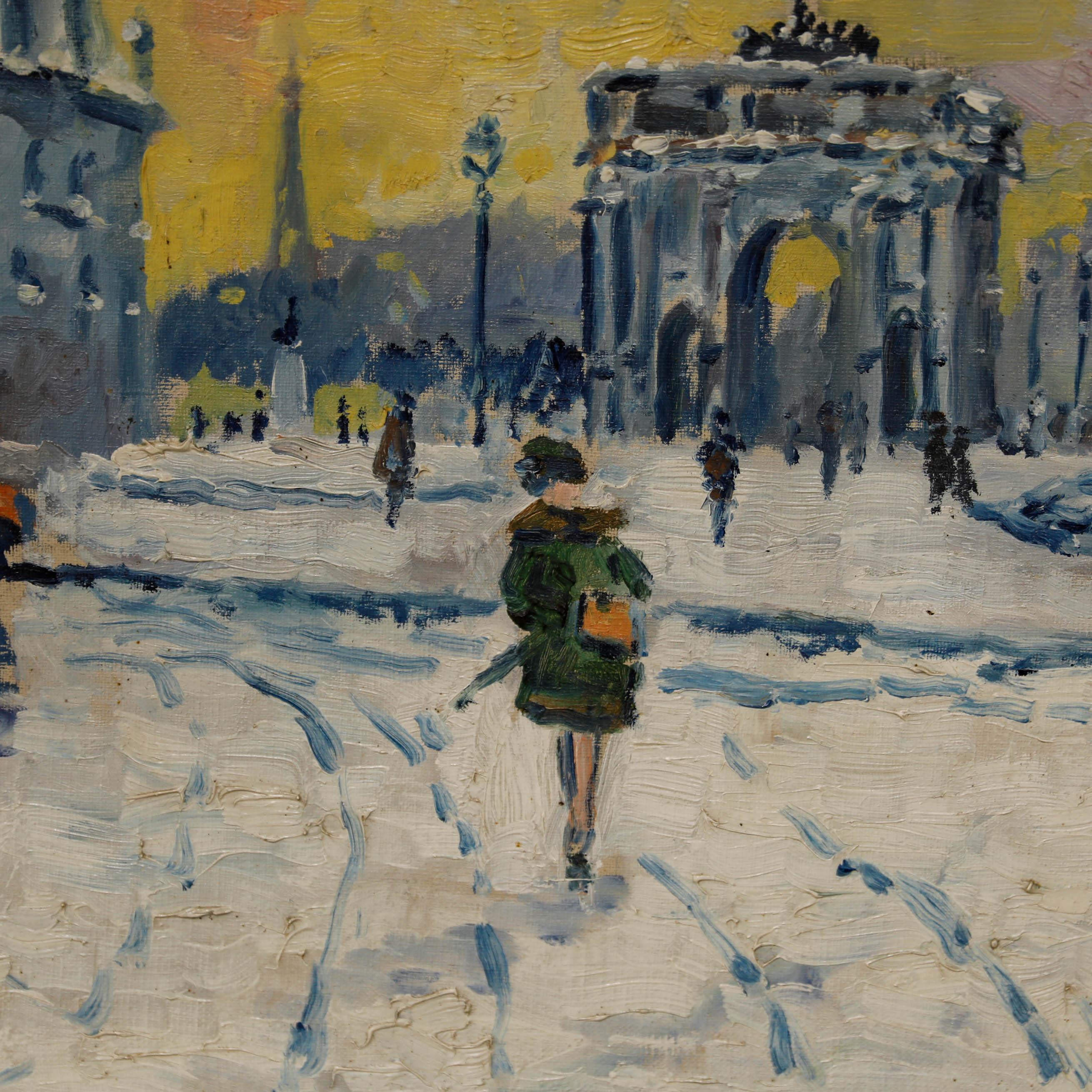 Este paisaje urbano impresionista capta la bulliciosa energía de una calle parisina cubierta de nieve, con lugares emblemáticos como la Torre Eiffel y el Arco del Triunfo visibles al fondo. Las pinceladas sueltas del artista y el vibrante uso del