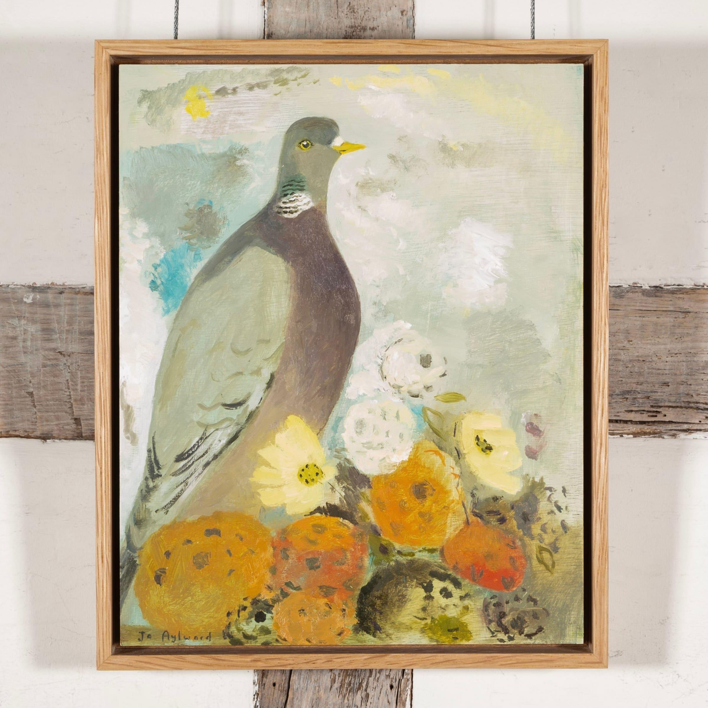 Piccione appollaiato sopra le dalie, olio su tavola di Jo Aylward, 2024 - Painting di  Ali Alışır