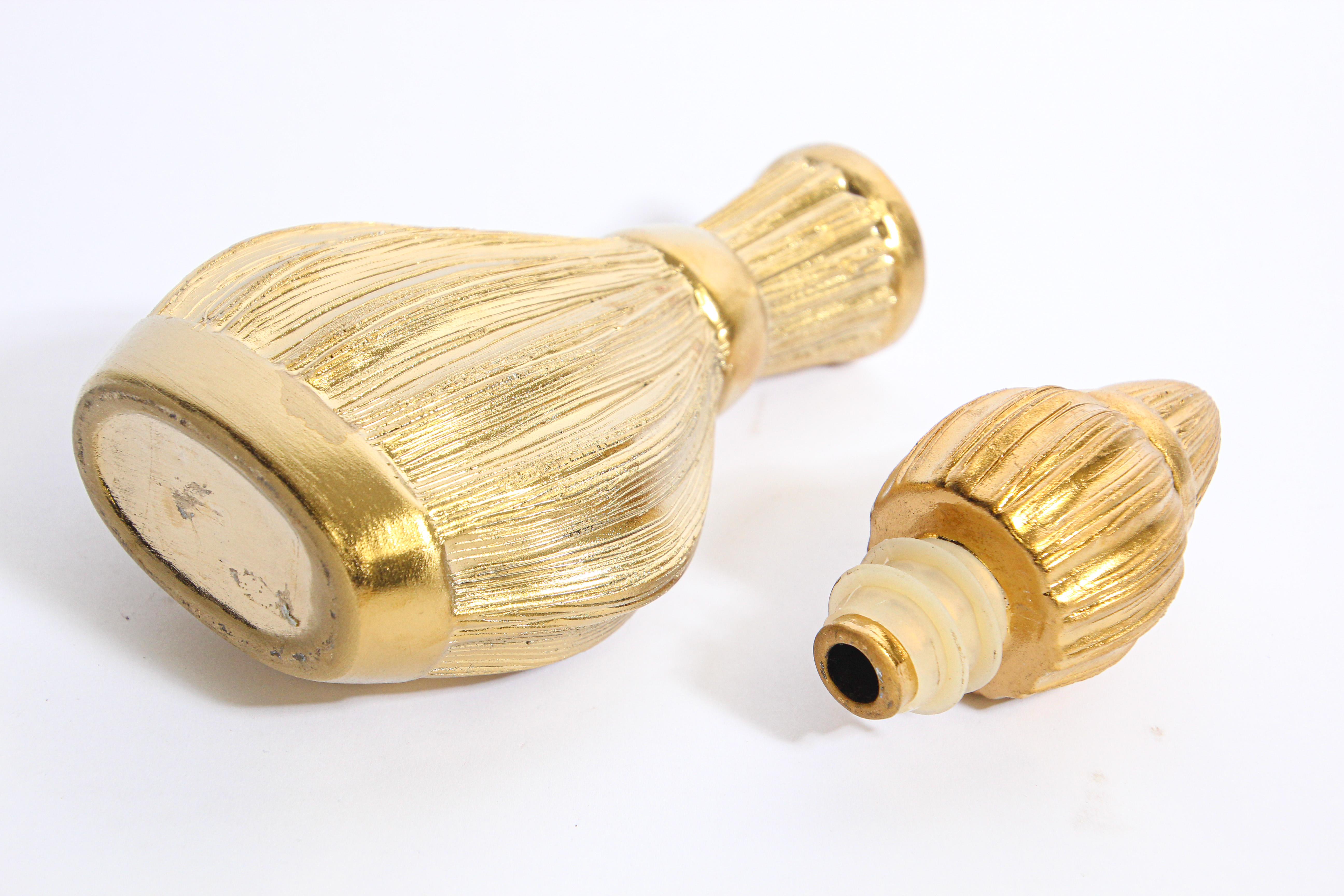 Dekorative maurische böhmische Deko-Flask aus vergoldetem Porzellan mit Deckel (Indisch) im Angebot