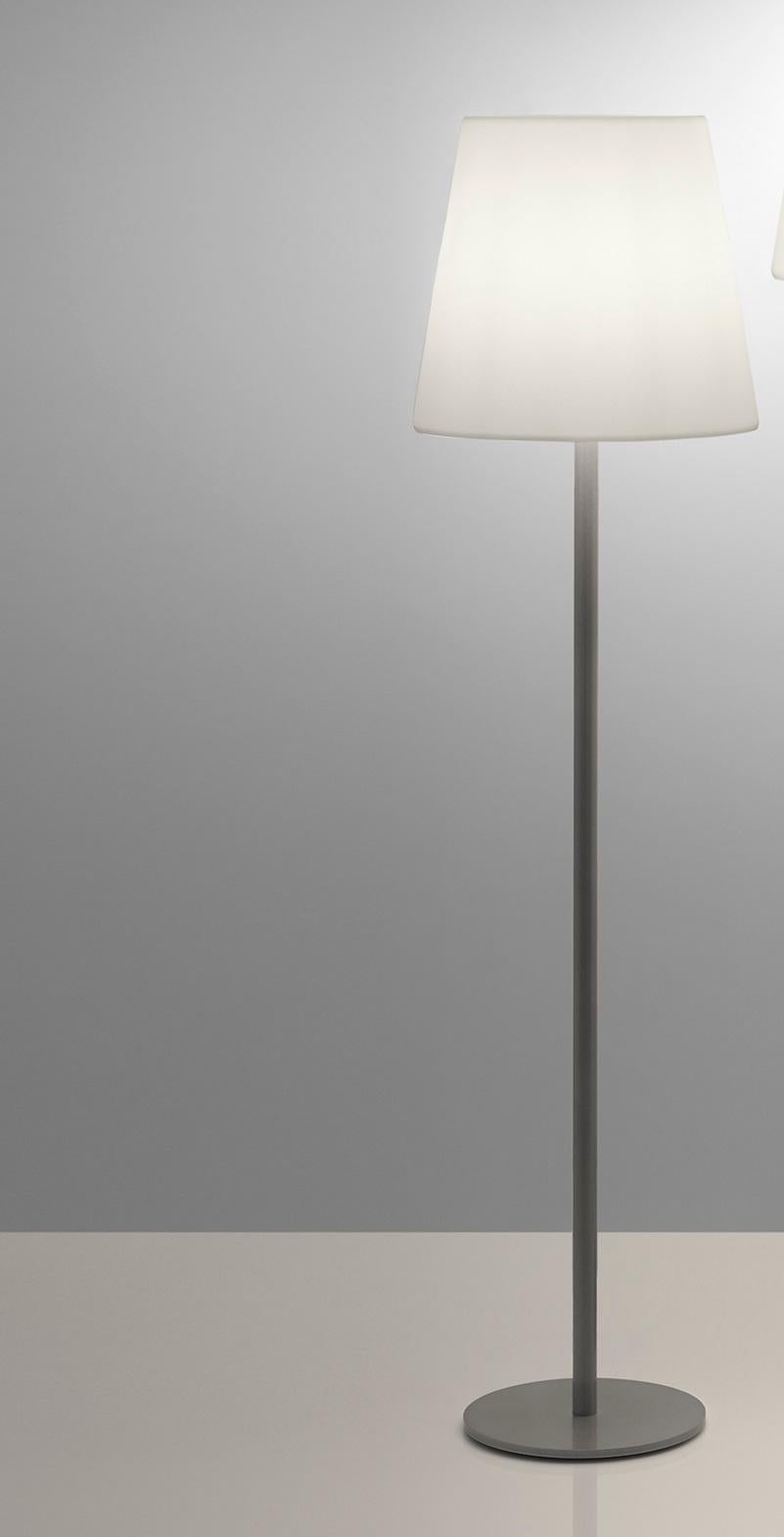 Petit lampadaire Ali Baba en acier par SLIDE Studio
Dimensions : Ø 43 x H 165 cm : Ø 43 x H 165 cm.
Matériaux : Polyéthylène.

Disponible en trois tailles différentes et dans différentes options de matériaux. Les prix peuvent varier. Ce produit peut