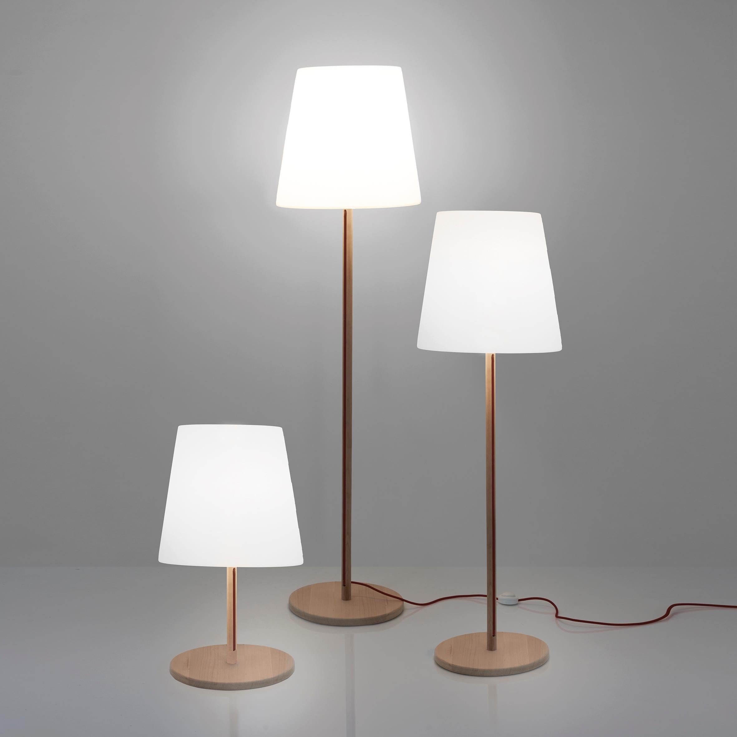 Lampada da terra in Wood Studio Ali Baba di SLIDE Studio
Dimensioni: Ø 43 x H. 170 cm.
Materiali: Polietilene.

Disponibile in diverse dimensioni e in diverse opzioni di materiale. I prezzi possono variare. Questo prodotto è adatto all'uso interno