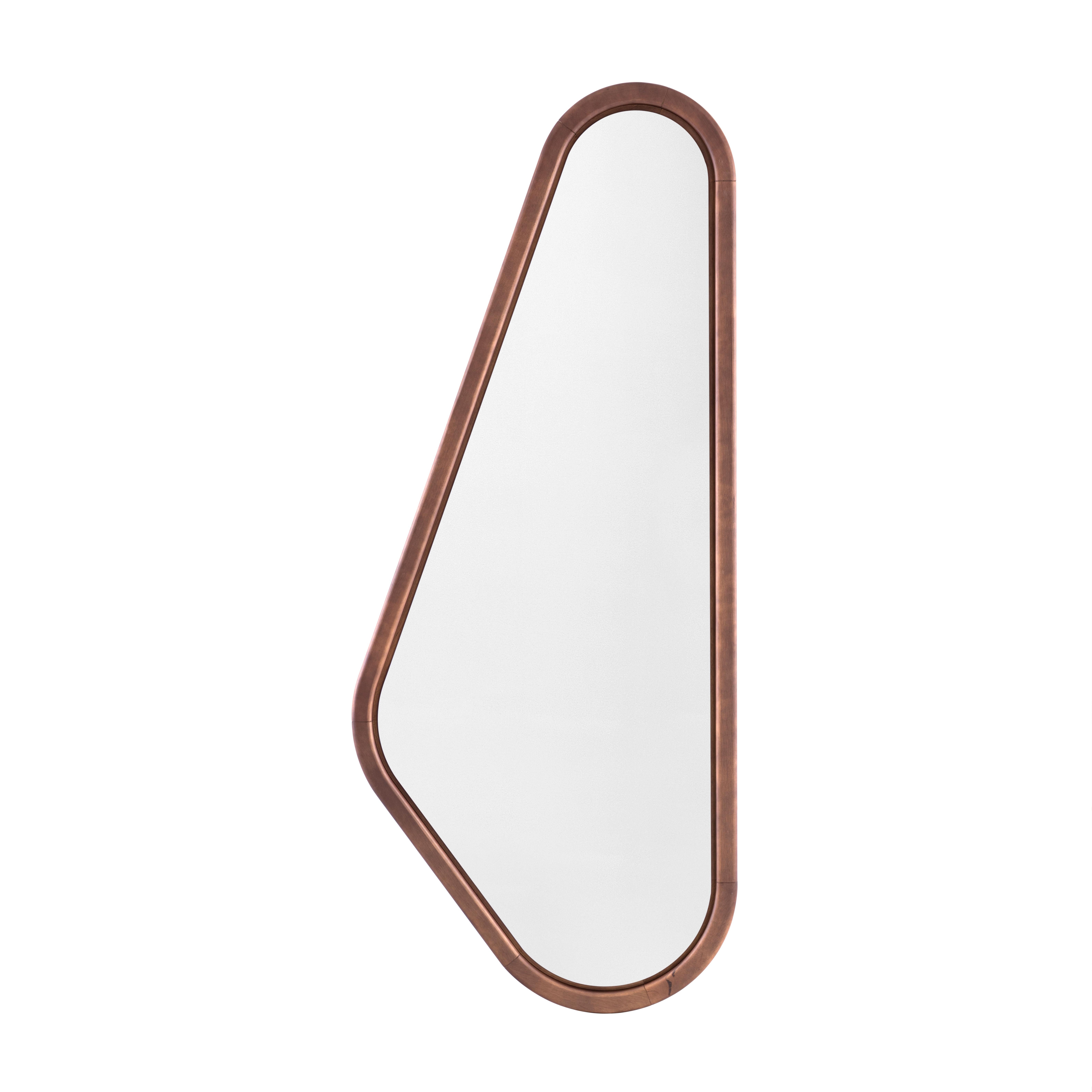 Avec un design léger et raffiné, le miroir Design/One incorpore une touche naturelle dans n'importe quelle zone de la maison. Ali, qui signifie 
