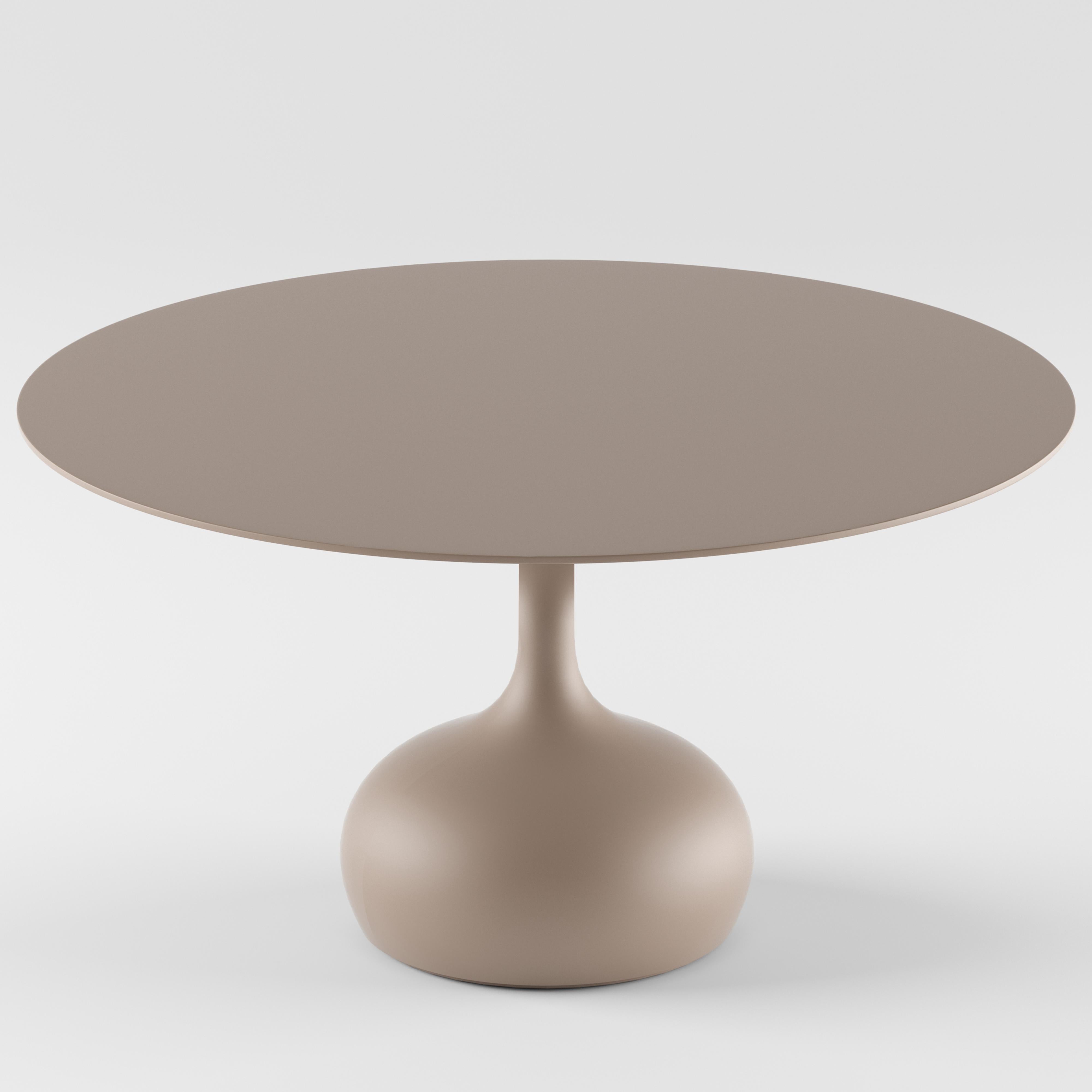 Alias 011 Saen Table Ø140 in Sand Lacquered MDF Top by Gabriele e Oscar Buratti

Table with ballasted base in lacquered polyurethane and round top in lacquered MDF.

The architects Gabriele and Oscar Buratti, members of the studyBuratti Architetti,