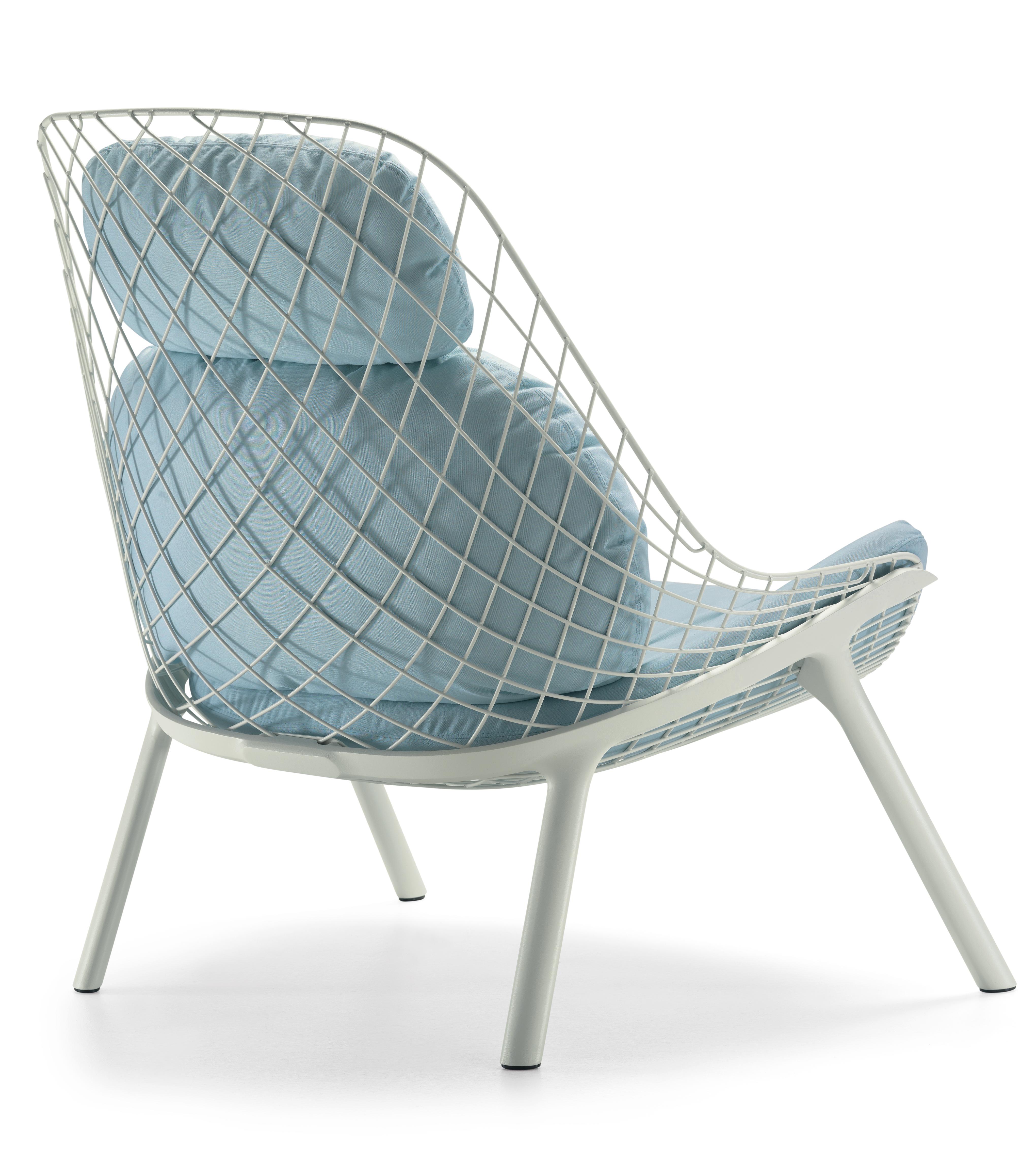 Alias 035 Gran Kobi Outdoor Armchair with Pad and White Lacquered Aluminum Frame by Patrick Norguet

Armchair with shell in lacquered steel; support belt and legs in lacquered aluminium. Cushion in expanded polyuretane upholstered in fabric or