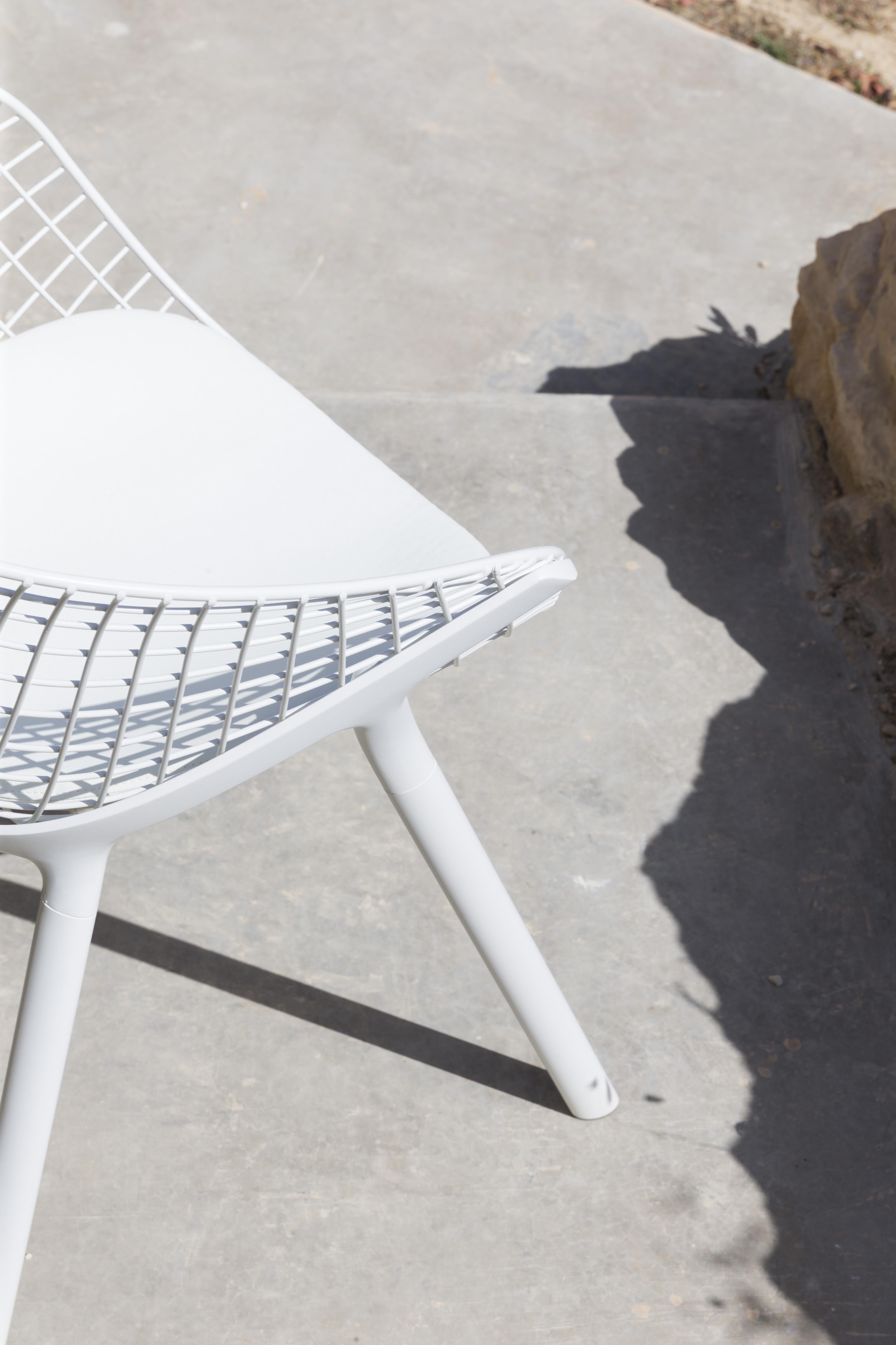 Alias 040 Kobi Chair with Medium Pad in Cream & White Lacquered Aluminum Frame For Sale 5