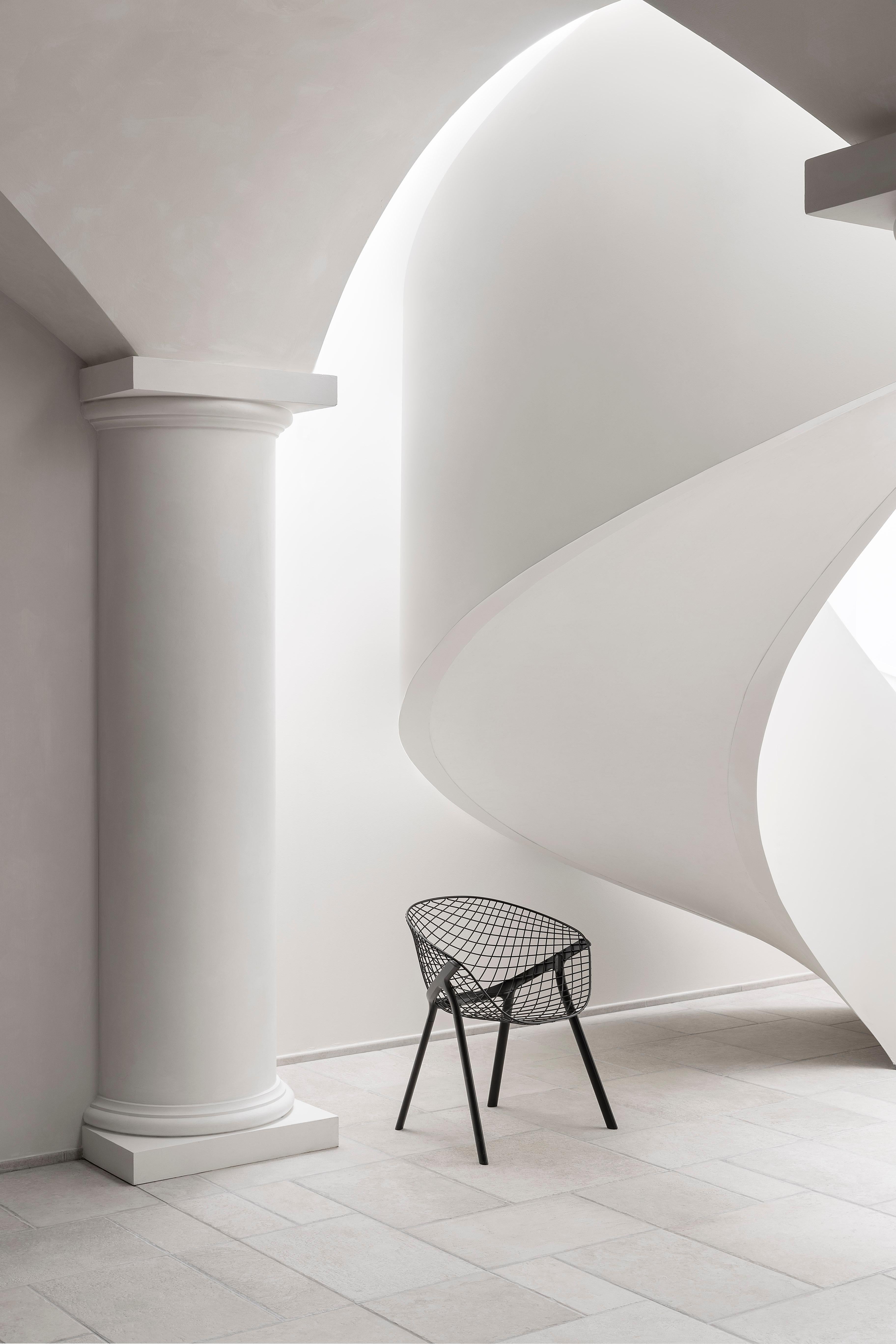 Contemporary Alias 040 Kobi Chair with Medium Pad in Cream & White Lacquered Aluminum Frame For Sale
