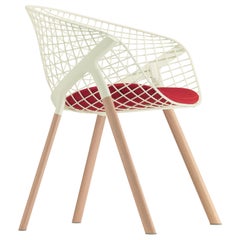Alias 041 Sedia Kobi con cuscino rosso piccolo in laccato bianco e struttura in Oak naturale