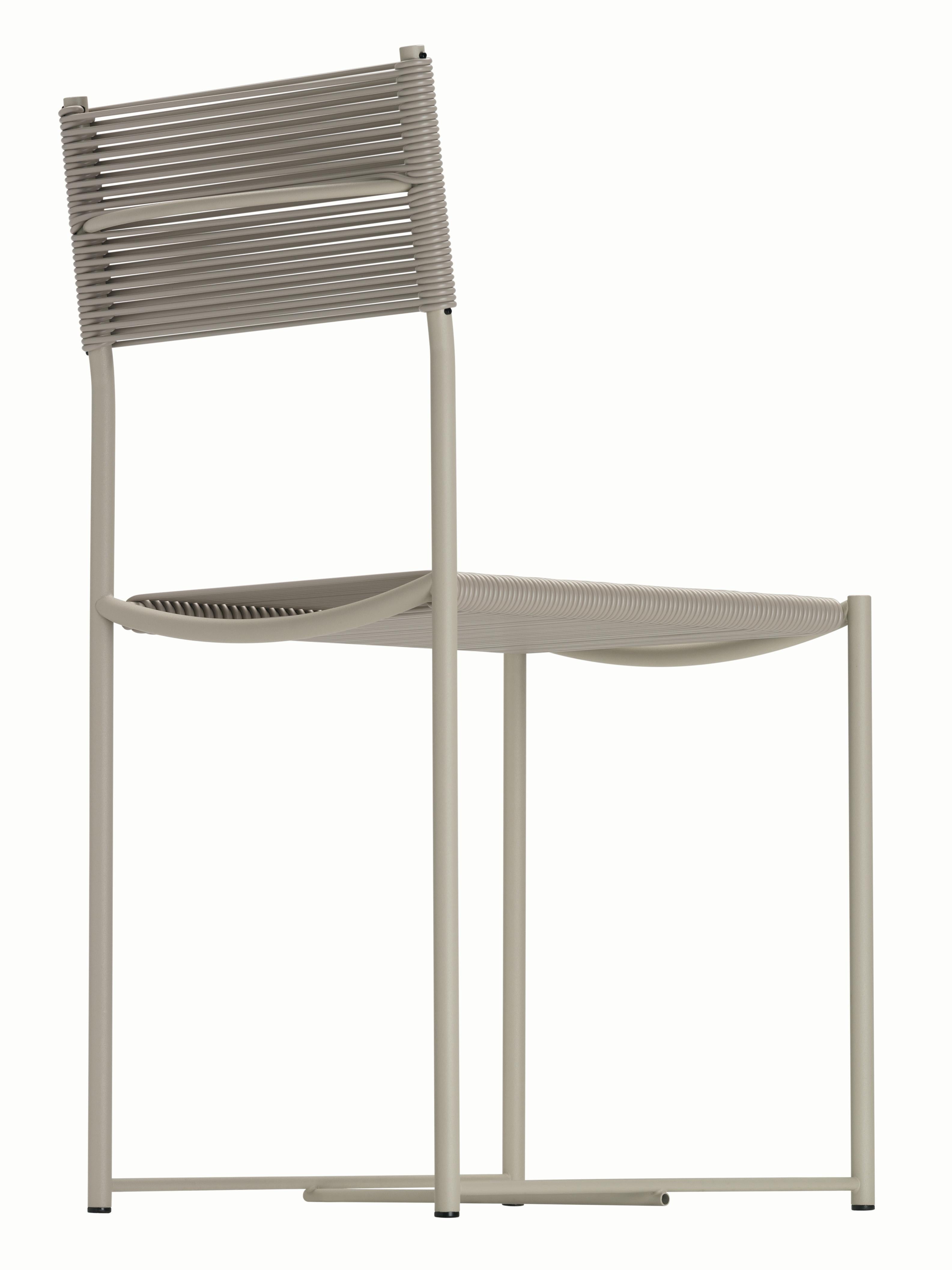Alias 101 Spaghetti Chair mit beigefarbenem PVC-Sitz und sandfarben lackiertem Stahlgestell by Giandomenico Belotti

Stuhl mit Struktur aus verchromtem oder lackiertem Stahl, Sitz und Rückenlehne aus PVC.

(1922-2004) Nach seinem