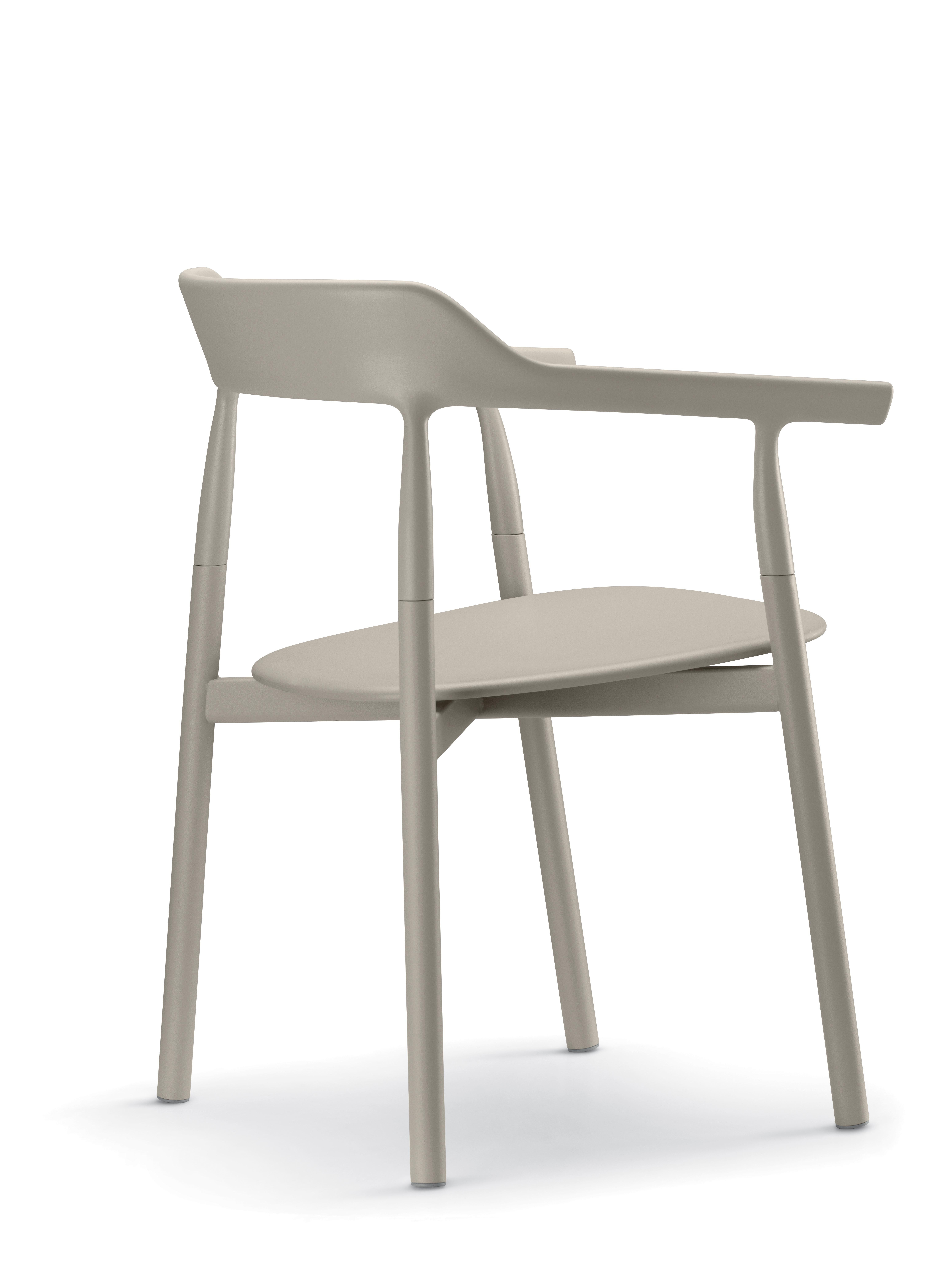 Chaise confort Alias 10E Twig, assise couleur sable et structure en acier laqué, par Nendo.

Chaise avec structure en acier laqué ; dossier en matière plastique solide laquée ; assise en matière plastique solide laquée ou tapissée de tissu ou de