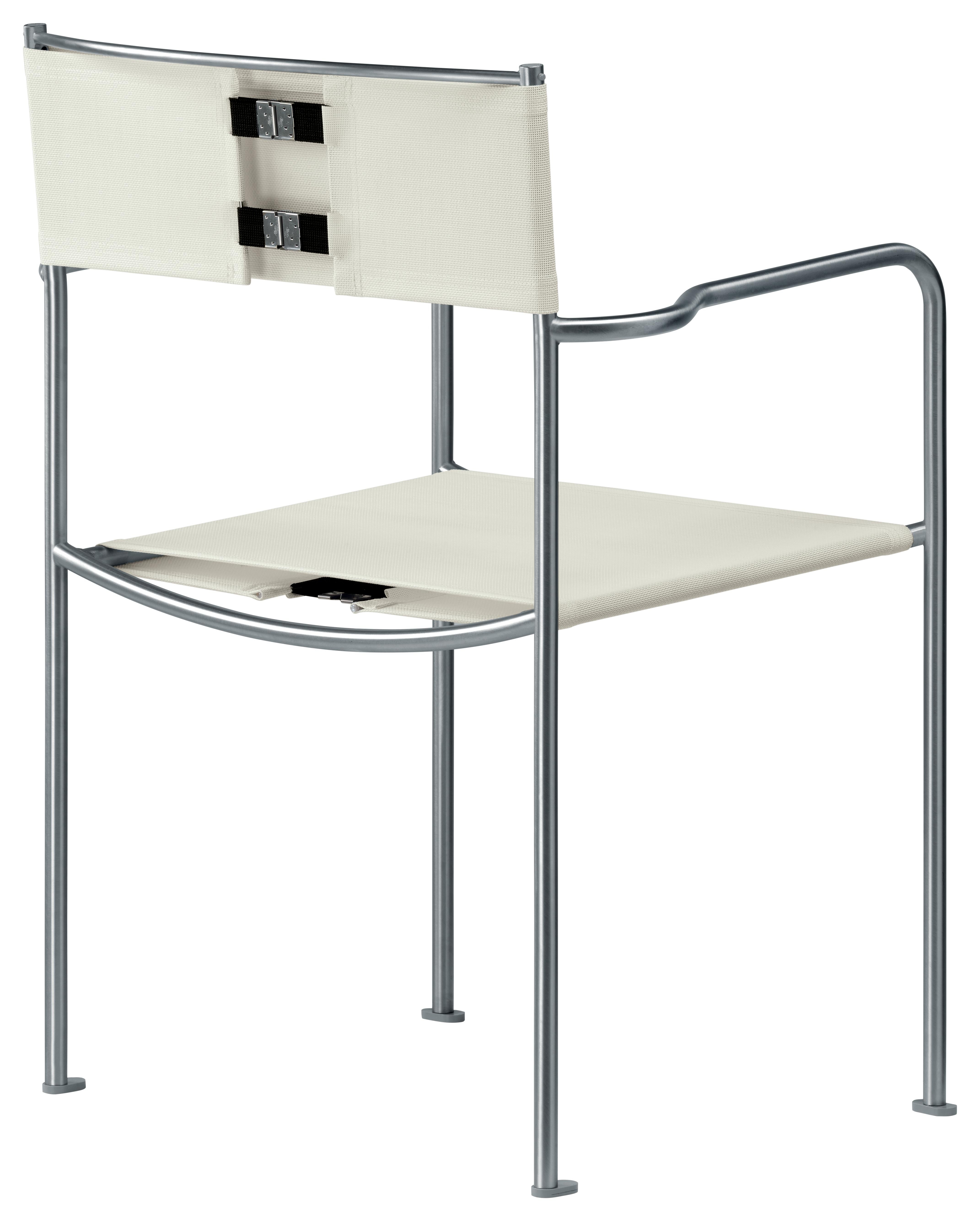 Alias 232_O Accoudoir vert en maille blanche avec cadre en acier par Giandomenico Belotti

Chaise empilable avec accoudoirs pour l'extérieur, avec structure en acier inoxydable brossé ; assise et dossier en maille polyester recouverte de PVC