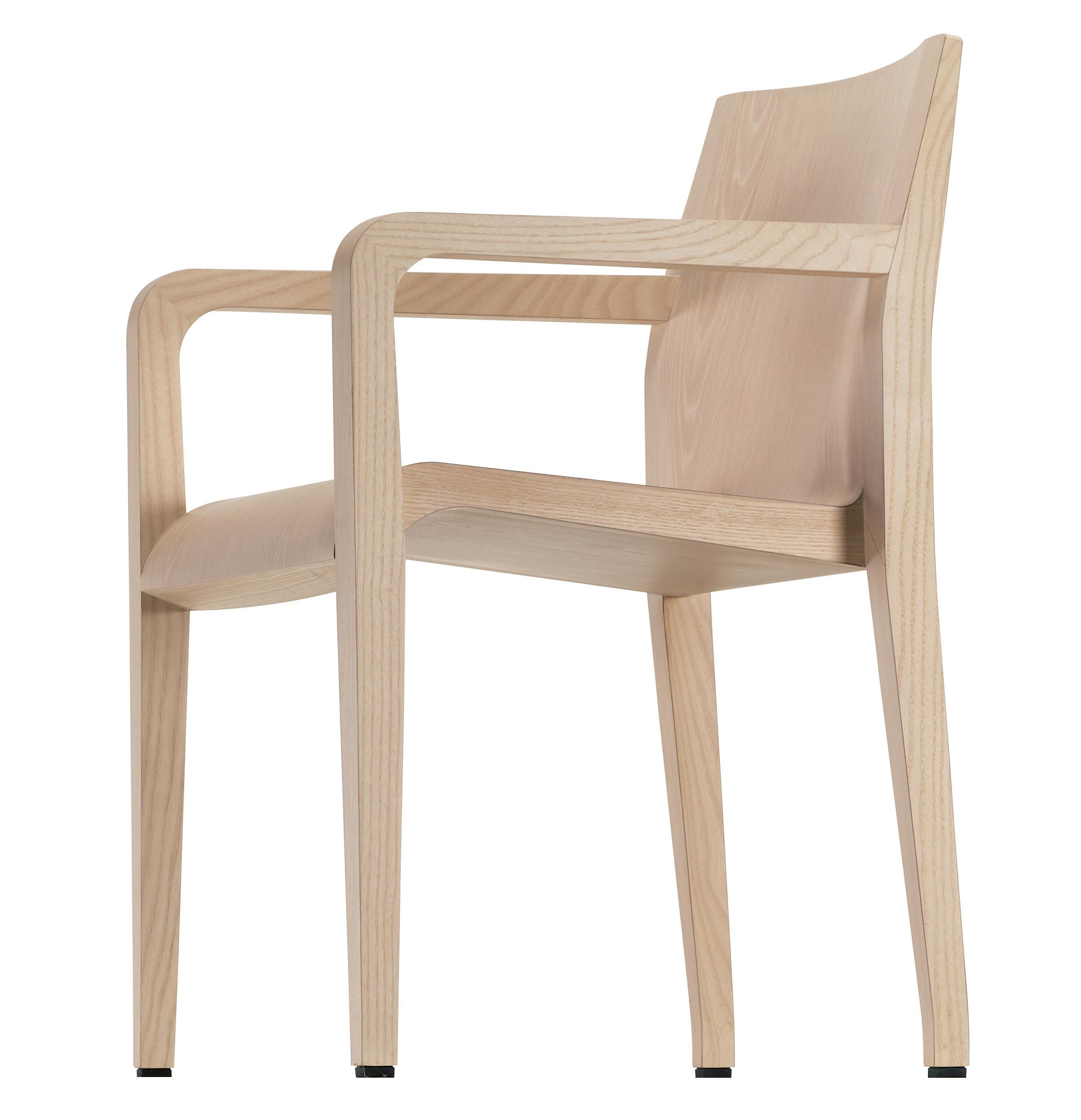 Alias 304 Laleggera Armrest Chair in Whitened Oak Wood by Riccardo Blumer

Chair with arms with structure in solid maple or ash. Maple veneer or oak veneer.Internal support in injected polyurethane foam. Finish in transparent laquage or in colored