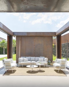 Alias 372_O Divano a 3 posti Dehors con seduta grigio chiaro e struttura laccata nera