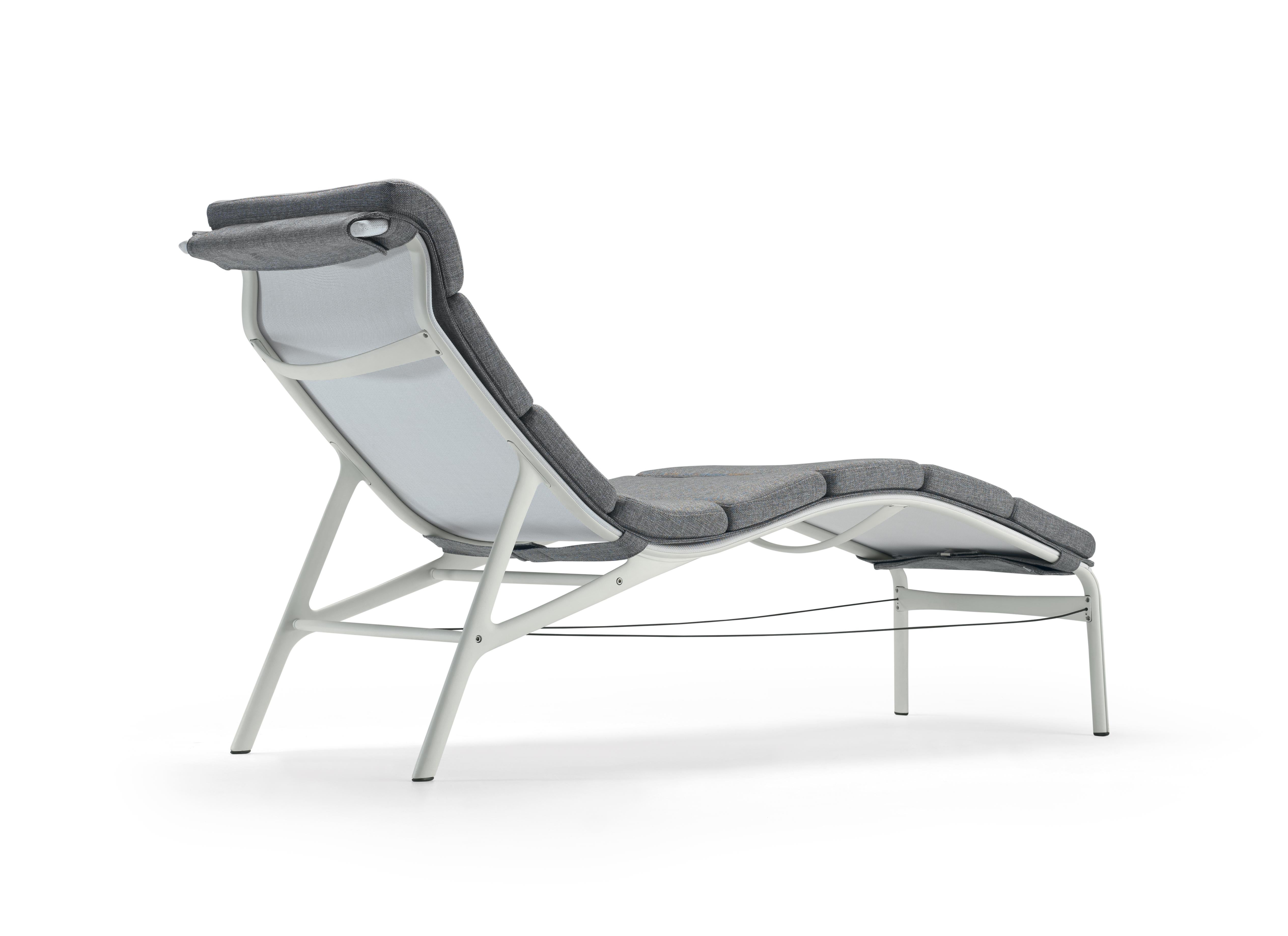 Alias 414 Longframe Soft Chair in Grey Seat and White Lacquered Aluminum Frame by Alberto Meda

Chaise longue with structure composed of extruded aluminium profile and die-cast aluminium elements. Seat and back upholstered with cover in