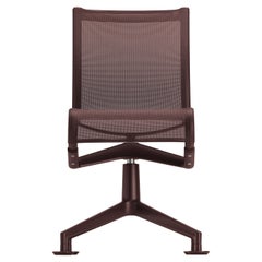 Alias 436 Chaise de réunion 44 avec cadre en aluminium laqué avec assise en aubergine
