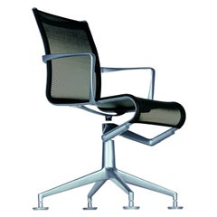 Alias 437 Chaise de réunion 44 en maille noire avec cadre en aluminium laqué