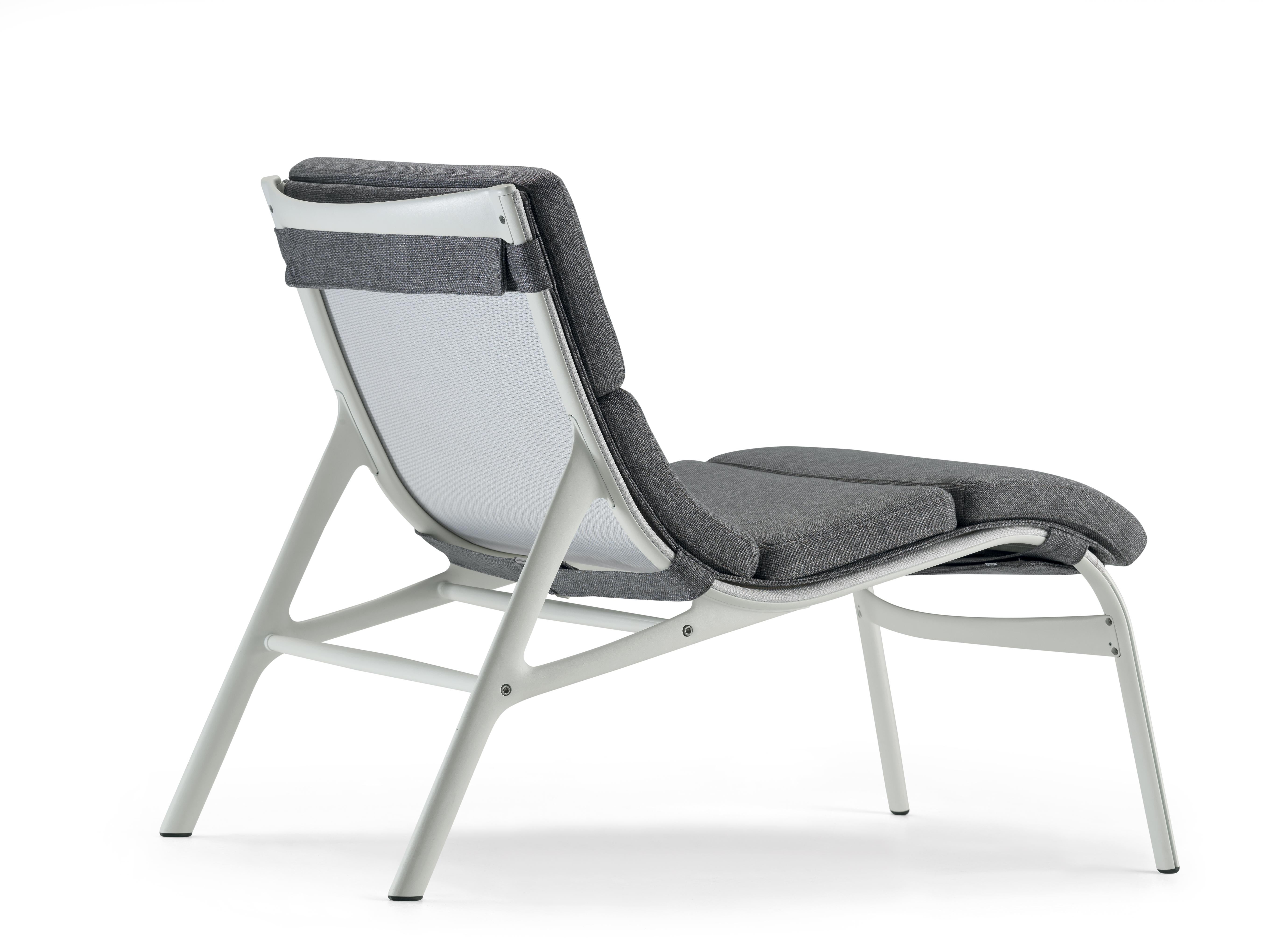 Alias 462 Armframe Soft Chair in White Mesh & Grey Seat with Lacquered Frame by Alberto Meda

Easy chair with structure made of extruded aluminium profile and die-cast aluminium elements. Seat and back upholstered with cover in eco-leather Serge