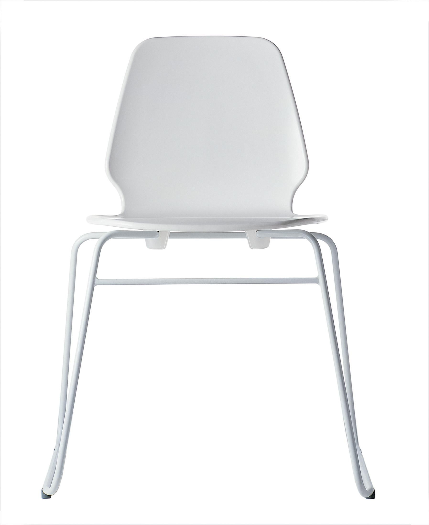 Alias 531 Selinunte Sledge Chair in White Seat and Lacquered Steel Frame by Alfredo Häberli

Stacking chair with structure in lacquered or chromed steel; seat and back in solid plastic material.

Born in Buenos Aires in 1964, he moved to Zurich