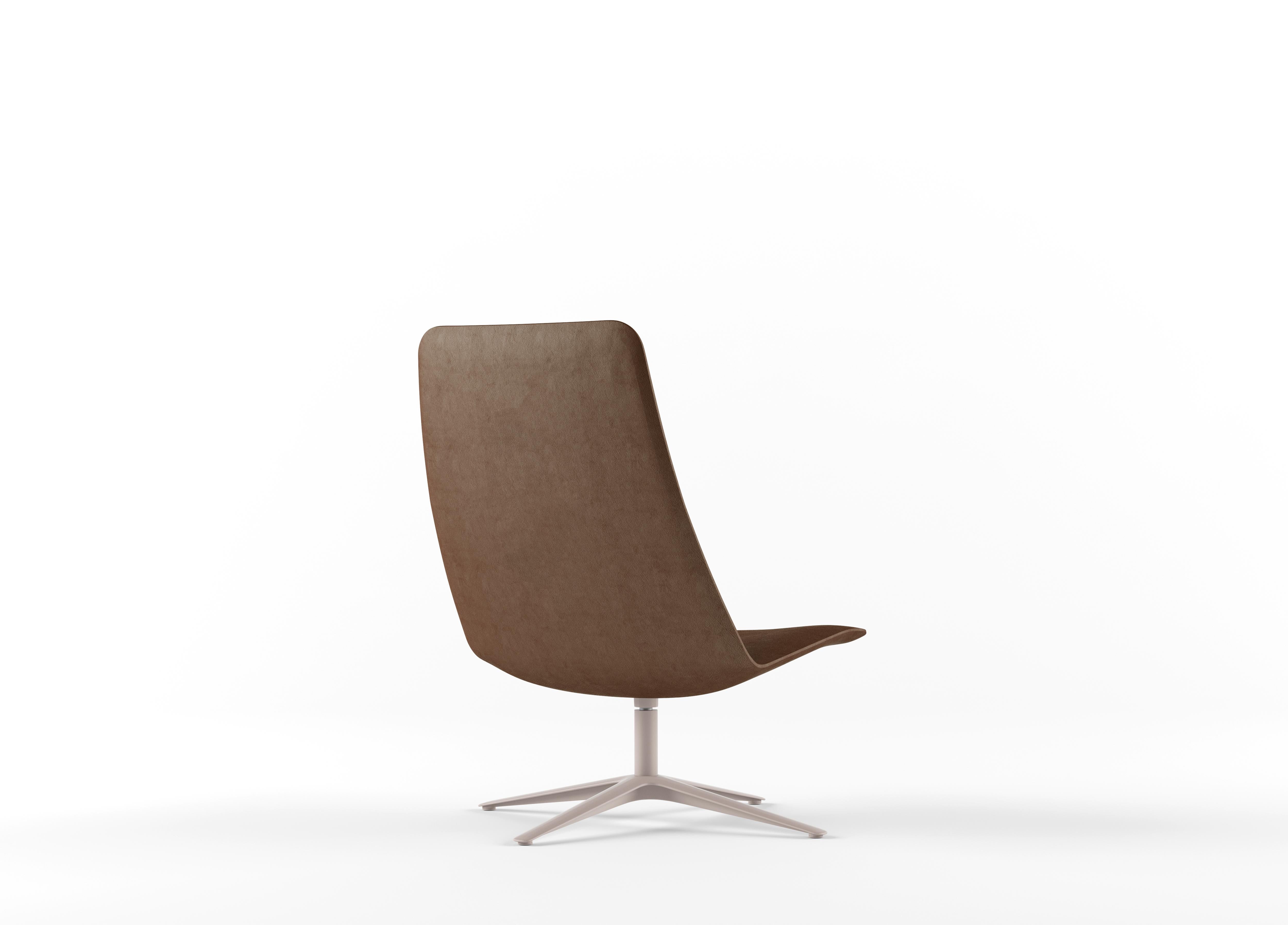 Alias 817 Slim Lounge High Chair in Brown Leather Seat with Sand Lacquered Frame by PearsonLloyd

Self adjusting swivel base armchair with 4-star base. Structure made of die cast aluminium lacquered, polished or chromed. Seat shell made of printed