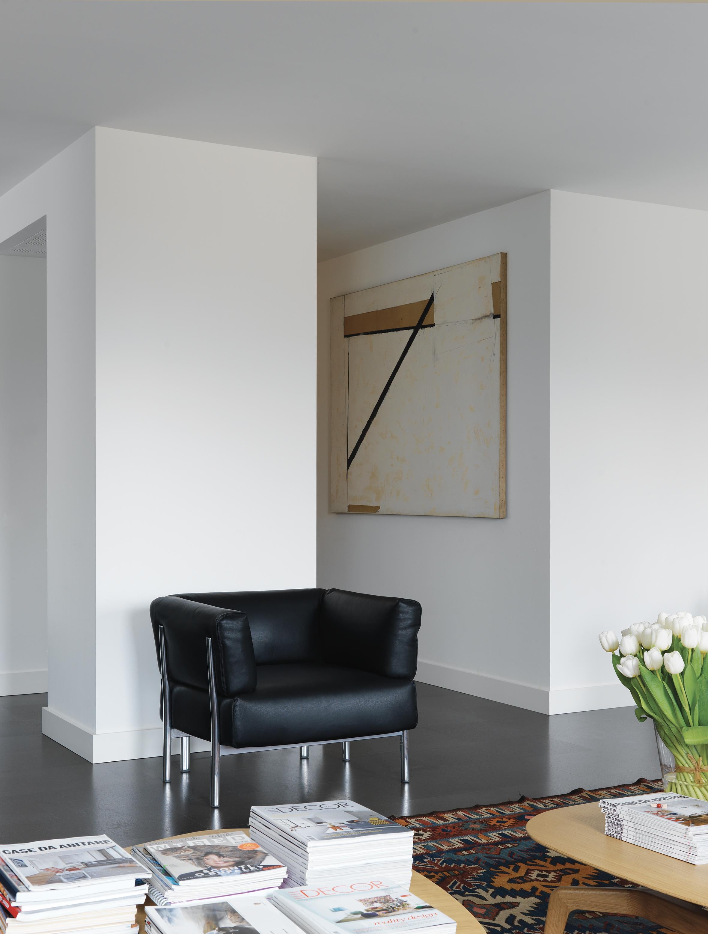 Italian Alias 860 Eleven Armchair in Blue Seat with White Lacquered Aluminum Frame For Sale