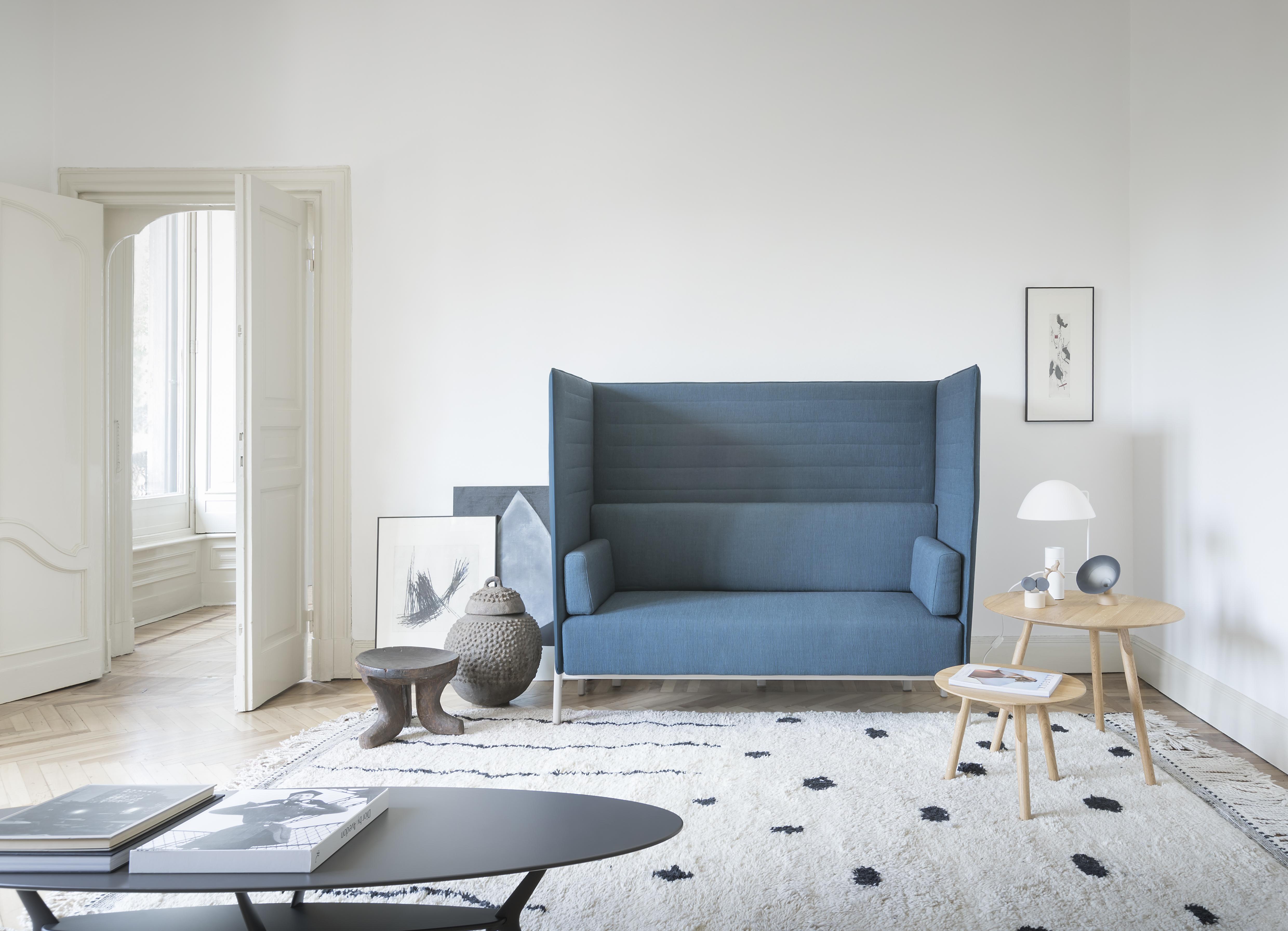Alias 863 Eleven High Back 2 Seater Sofa in Blue Seat and White Lacquered Aluminum Frame by PearsonLloyd

Two-seater sofa with die-cast aluminium legs and steel frame. Seat cushion, back and arms in polyurethane covered with fabric. Panels covered