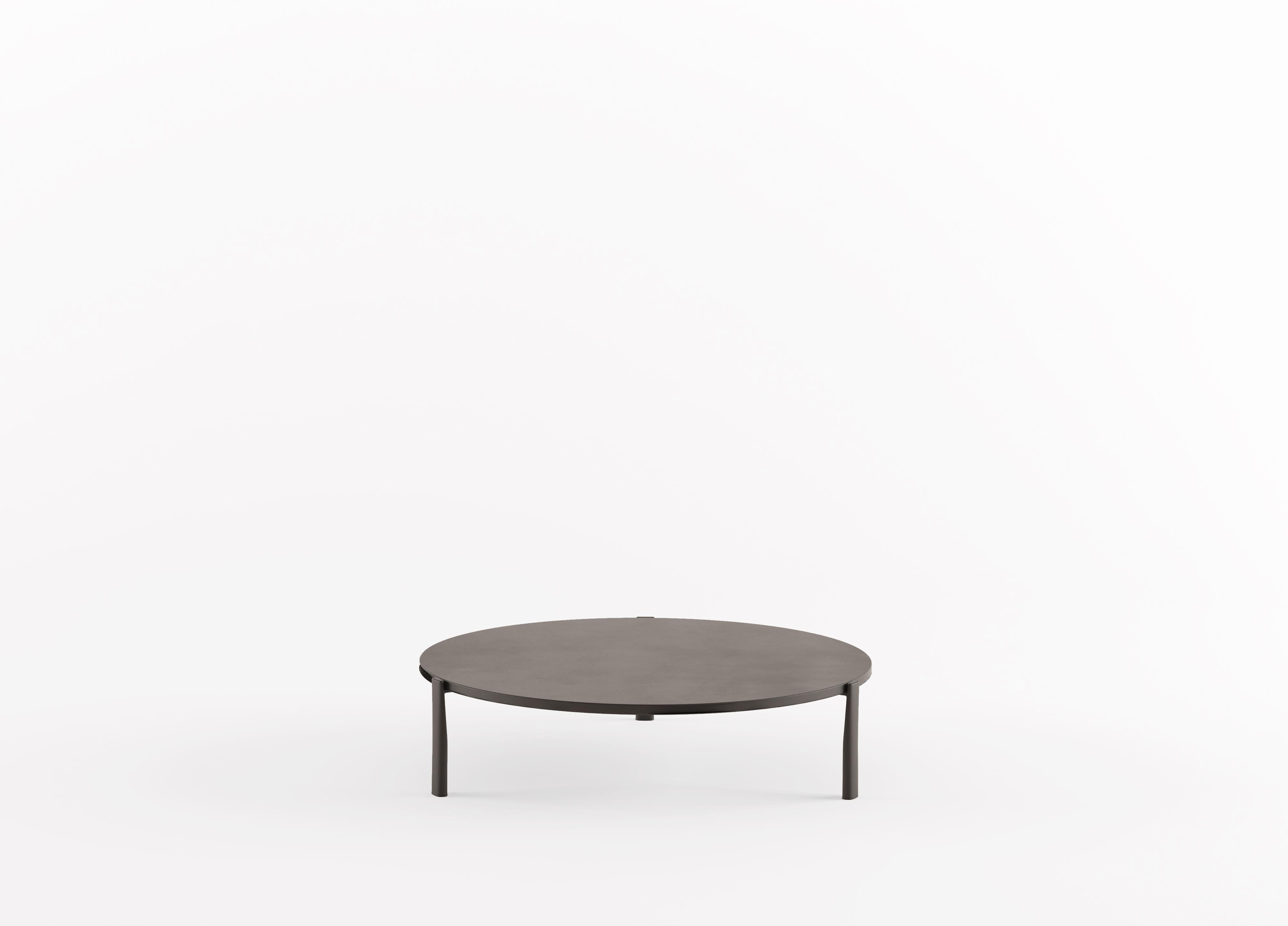 Alias 955 Eleven Low Table Singular Round w Grey Color MDF & Lacquered Frame by PearsonLloyd

Coffee table with round or rectangular lacquered MDF top; structure composed of lacquered or polished aluminium legs.

Tom Lloyd and Luke Pearson