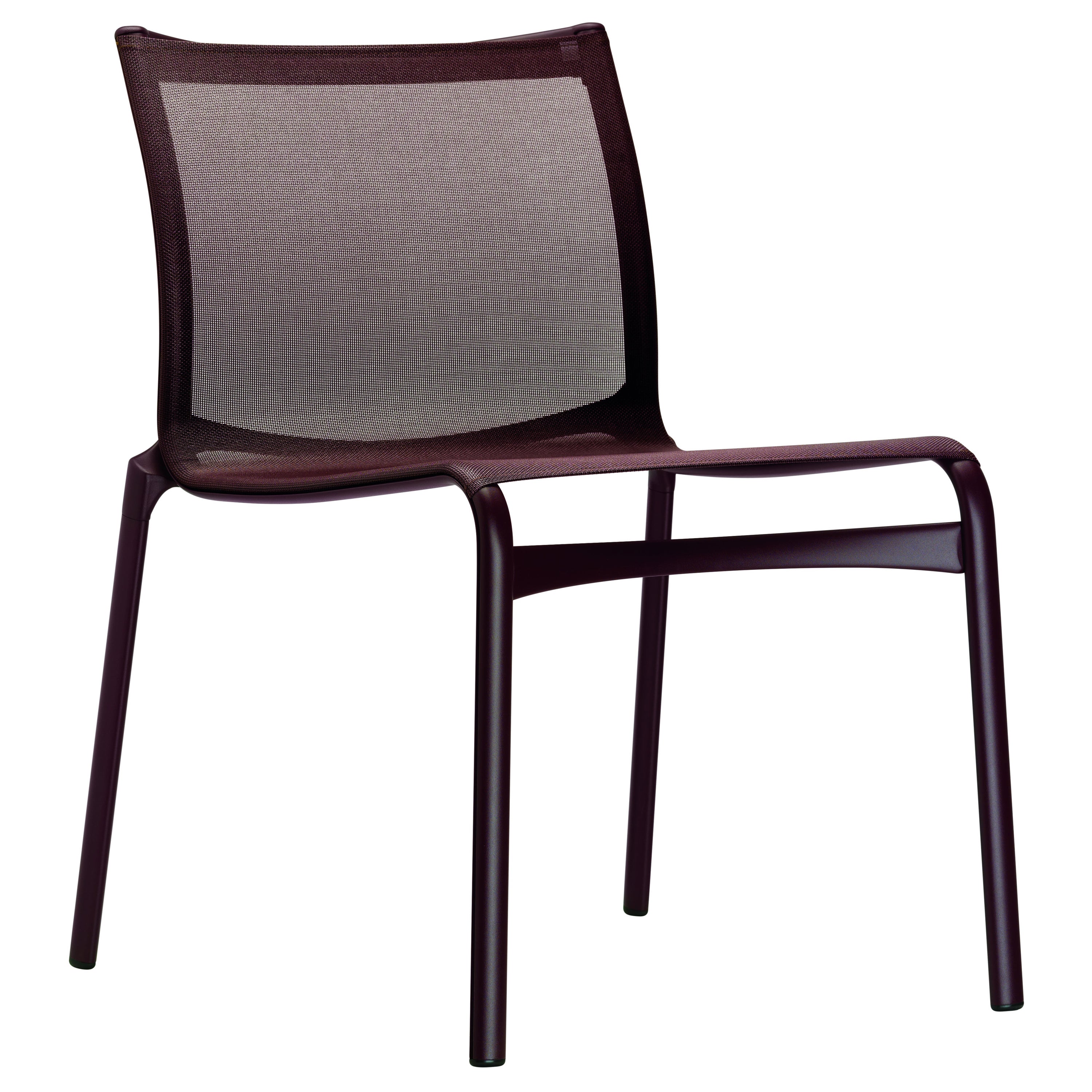 Silla de Exterior Alias Frame 52 en Asiento de Malla Berenjena y Estructura de Aluminio Lacado