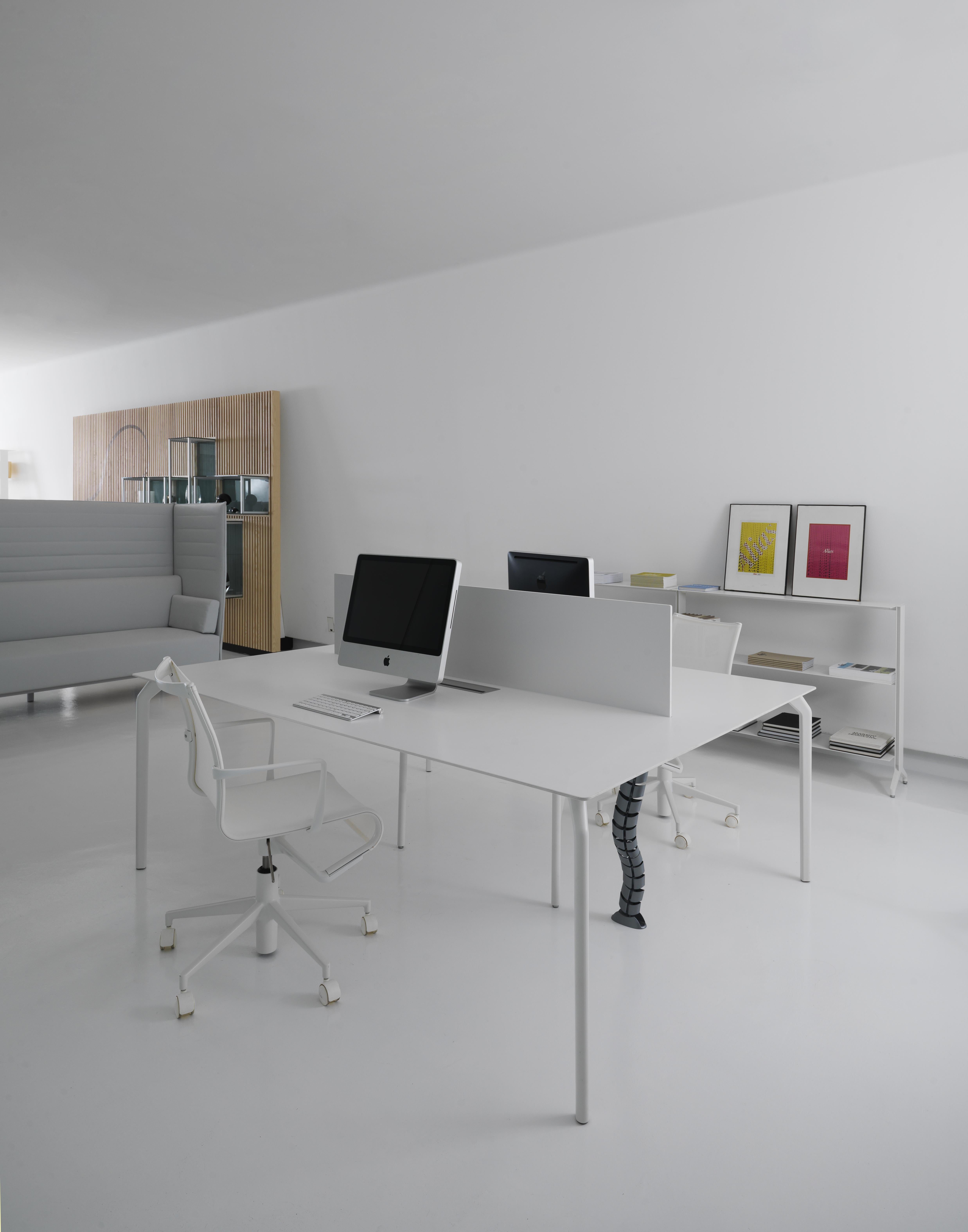 Alias Large 632 TEC 1000 Table in White with Lacquered Aluminum Frame by Alfredo Häberli

Modular table with structure in die-cast and extruded aluminium elements. Top in: - plywood Full Color th. 12 mm - bilaminate white th. 18 mm - plywood