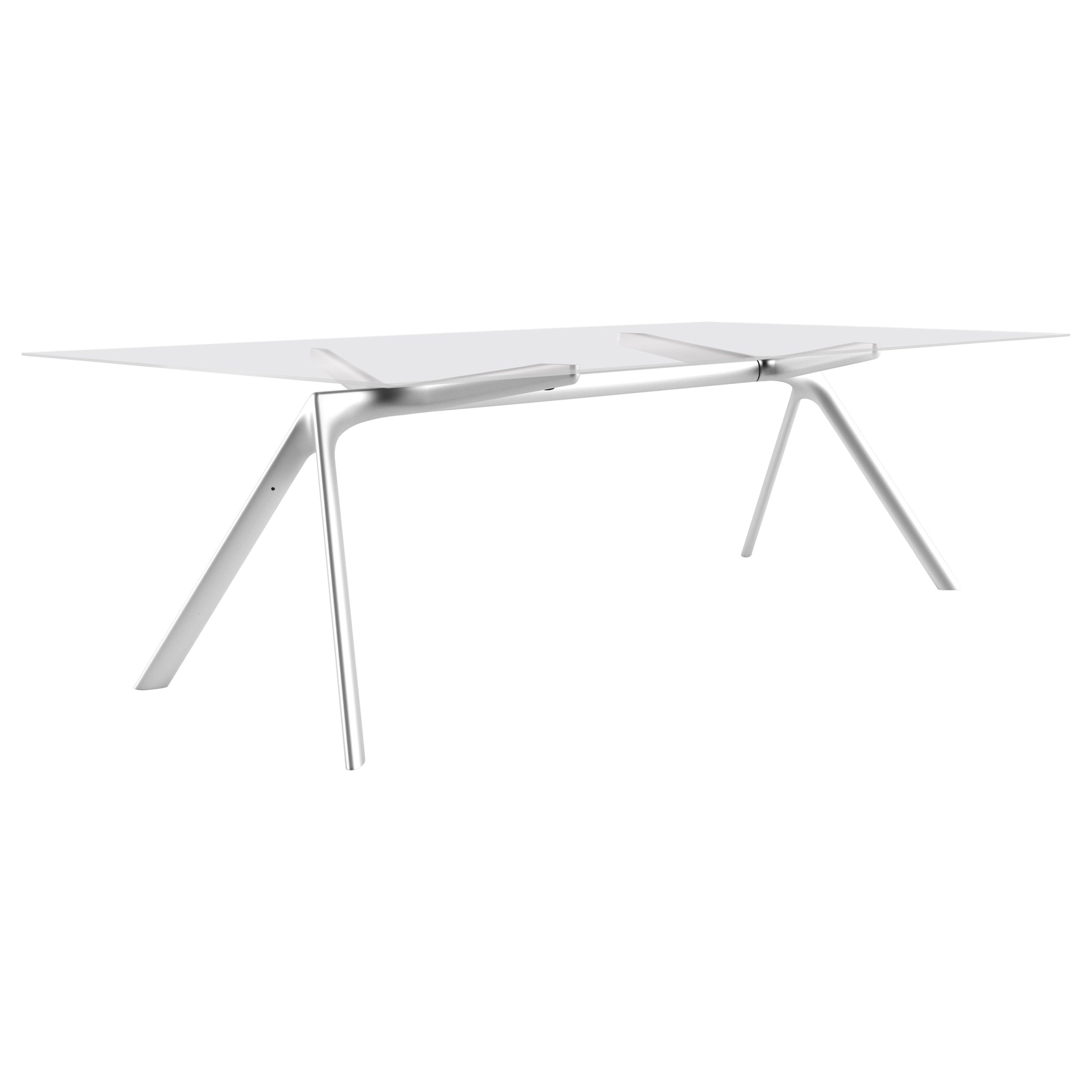 Mesa Alias Grande Seca 45A con Tablero de Cristal y Estructura Metálica Anodizada Plata