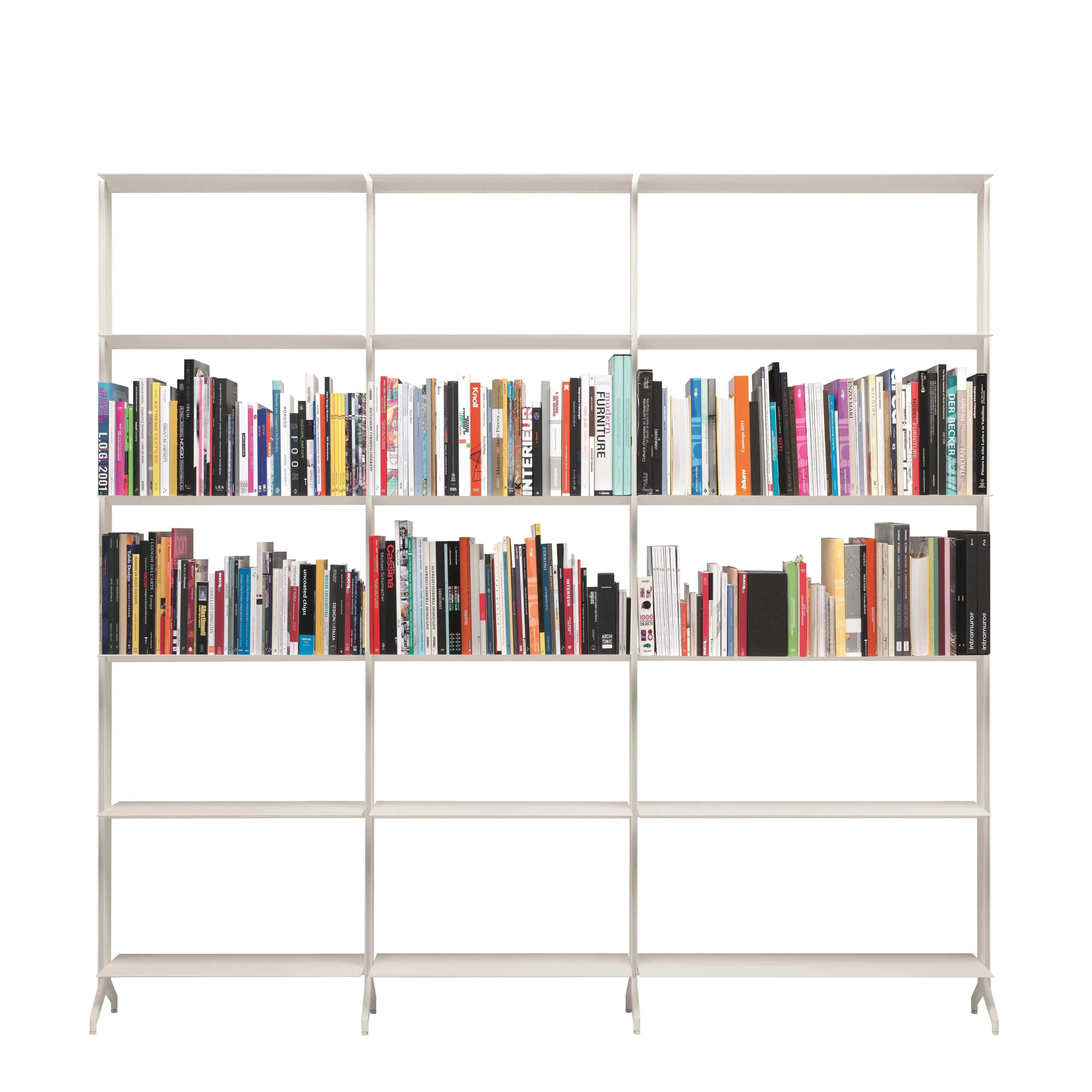 Libreria Alias Large J09 Aline con struttura in alluminio laccato bianco di Dante Bonuccelli

Libreria con struttura in alluminio estruso e ripiani in alluminio laccato da 360 mm di profondità. Piedini regolabili in altezza in alluminio anodizzato