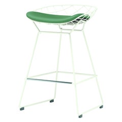Taburete de exterior Alias N02 Kobi, asiento de piel verde y estructura lacada en blanco