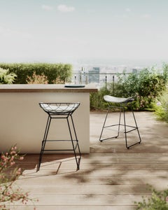 Alias N02 Kobi Outdoor-Hocker mit orangefarbenem Ledersitz und weiß lackiertem Gestell