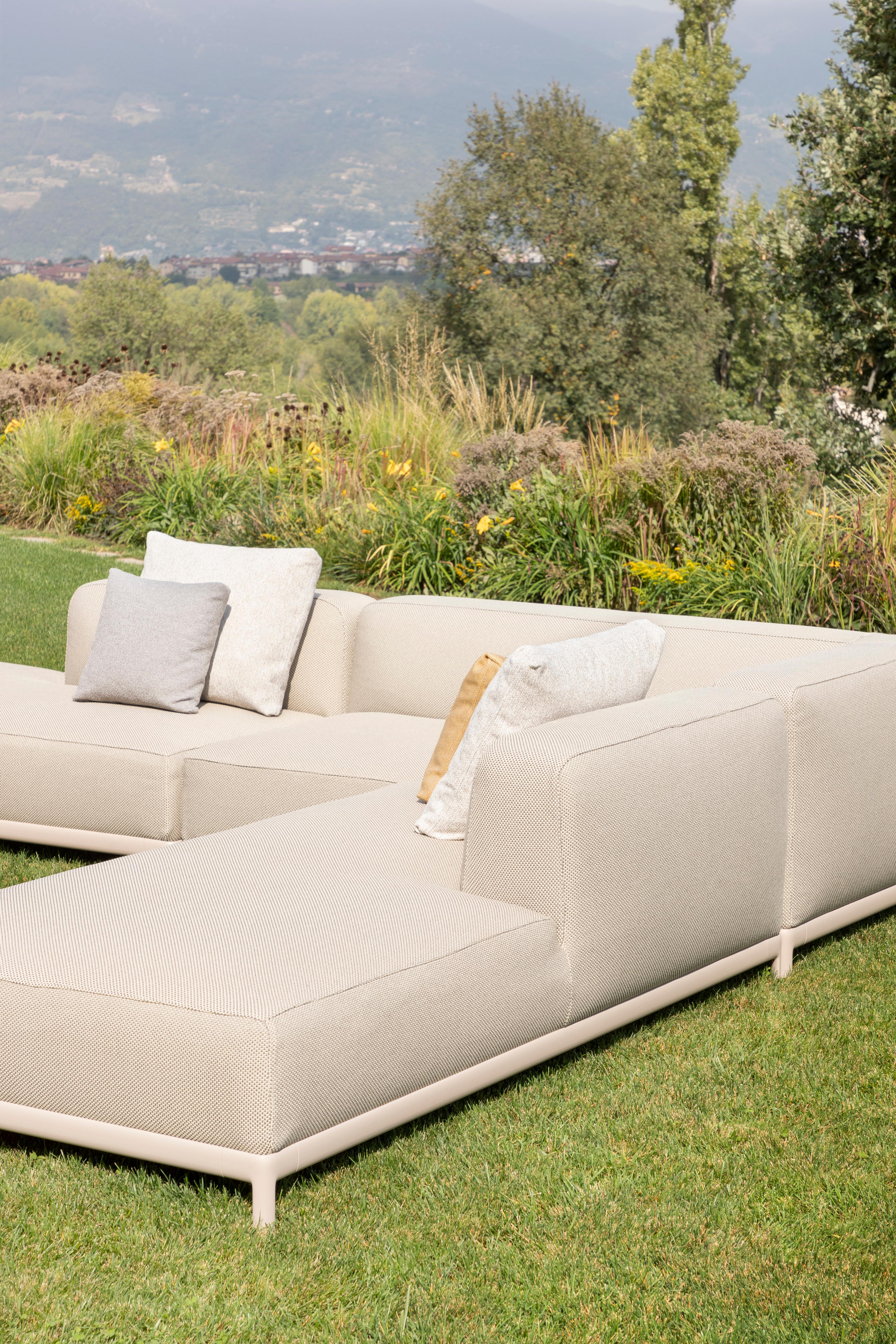 Alias P64 AluZen Outdoor SX Soft Angular Sofa in Upholstery with Aluminium Frame by Ludovica & Roberto Palomba

Modular corner element for outdoor use with structure in lacquered aluminium.Seat, back and armrest with removable cover in fabric or