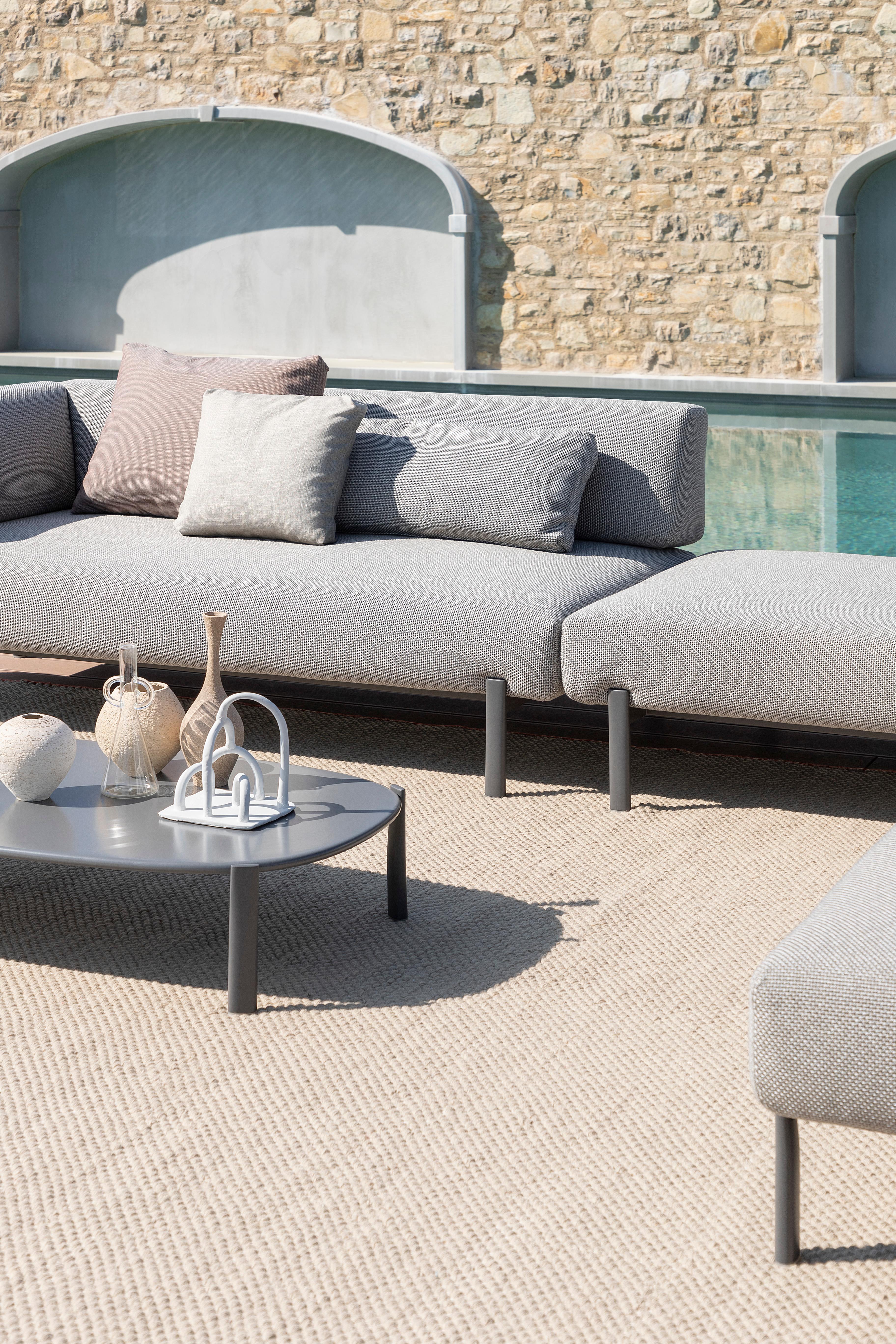 Alias T05_O DX Ten Angular Outdoor Sofa in Grey w Black Lacquered Aluminum Frame by PearsonLloyd

Modular corner element for outdoor use with lacquered die-cast aluminium legs and stainless steel frame.Seat, back and armrest with removable cover