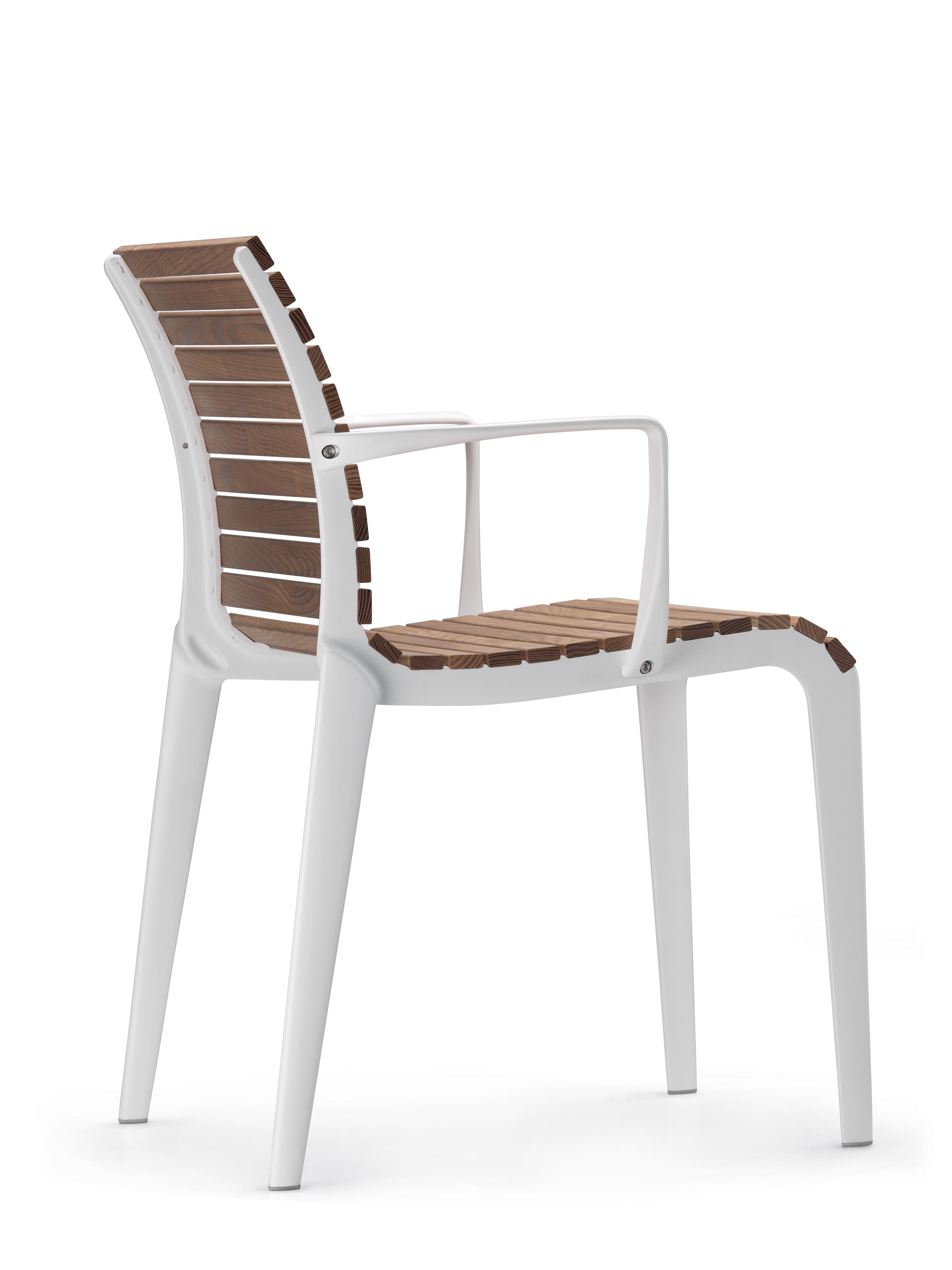 Alias Tech Wood Armchair in Teak and Lacquered Aluminium Frame by Alberto Meda

Chair with arms for outdoor use with structure in lacquered die-cast aluminium; seat and back in heattreated ash wood or raw teak slats. FSC® certified product