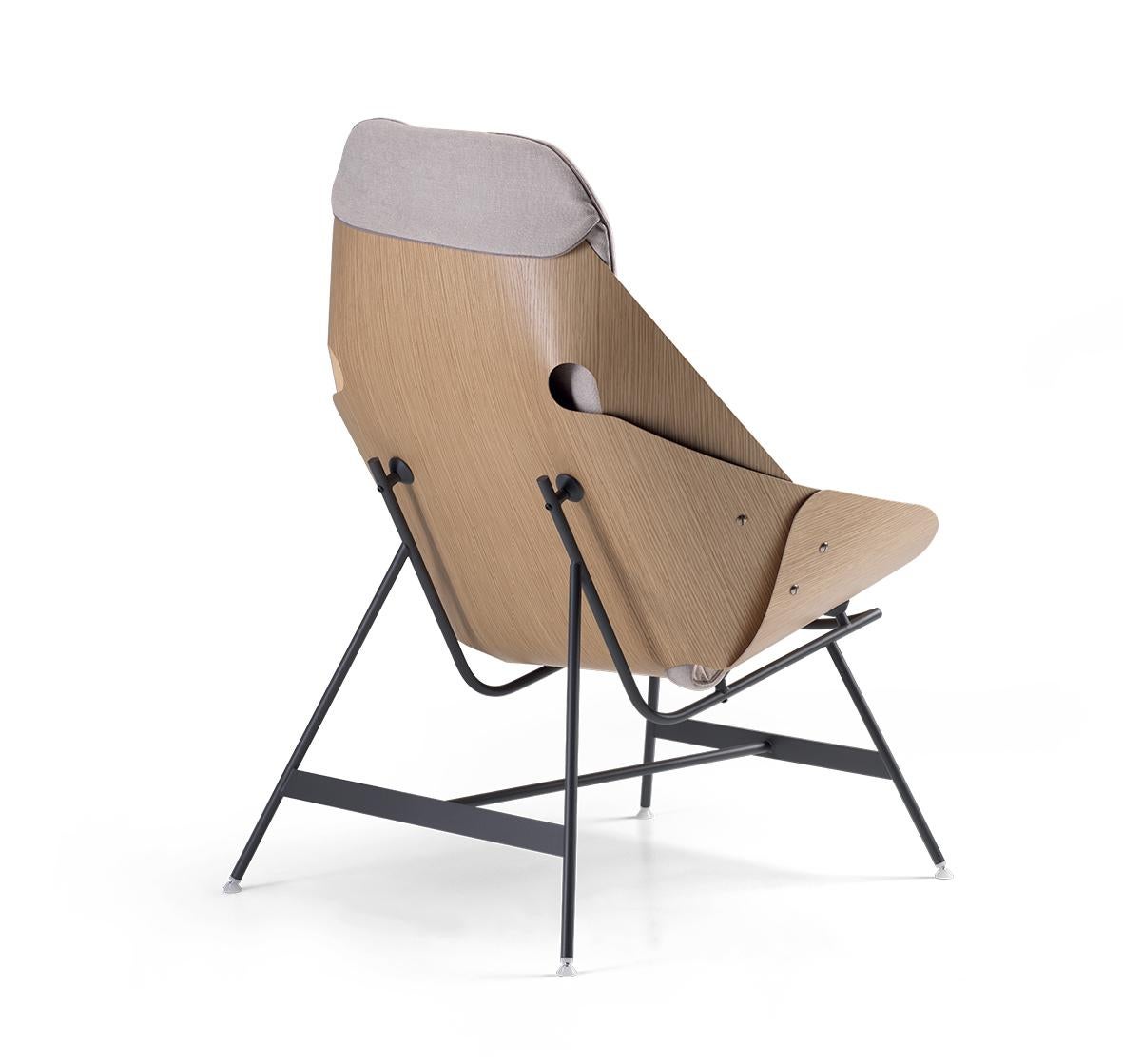 Alias Time Pad Armchair with Upholstery in Natural Oak and Steel Lacquered Frame by Alfredo Häberli

Cushion for time armchair.Cushion with quilted cover in fabric or leather.

Born in Buenos Aires in 1964, he moved to Zurich in 1977, where in