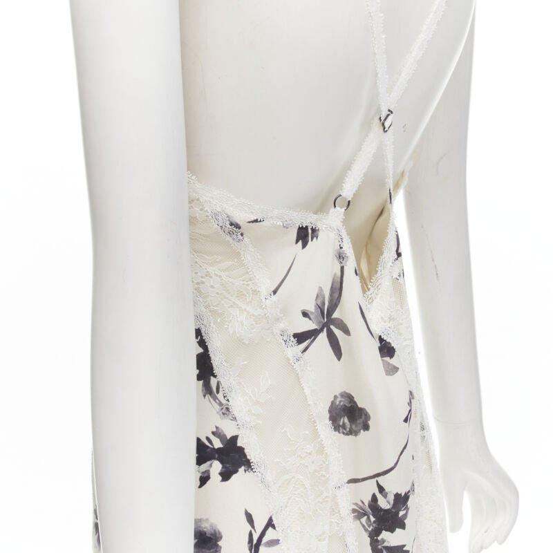 ALICA OLVIA Floral Crown 100% silk printed lace trim ruffle maxi dress US6 M
Reference: KNLM/A00158
Brand: Alice Olivia
Material: 100% Silk
Color: Anthracite, Black
Pattern: Floral
Closure: Half Zip
Lining:  Polyester
Extra Details: Fully lined
Made