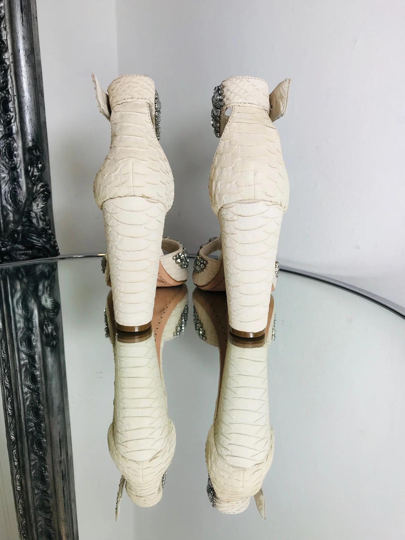 Beige Alice and Olivia by Stacy Benet Heels. Size 37 For Sale