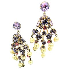 Alice Caviness NY,  orecchini a perno con strass e perle finte, anni '80