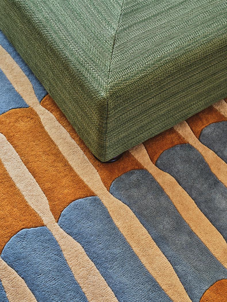Alice Crawley Bamboo Wool Rug ist Teil der Collaboration Alice Crawley x LAYERED. Die Teppiche bestehen aus 100 % Wolle und haben einen geschnittenen Flor, der für ein scharfes und sauberes Finish sorgt. Die Farben wurden sorgfältig ausgewählt, um