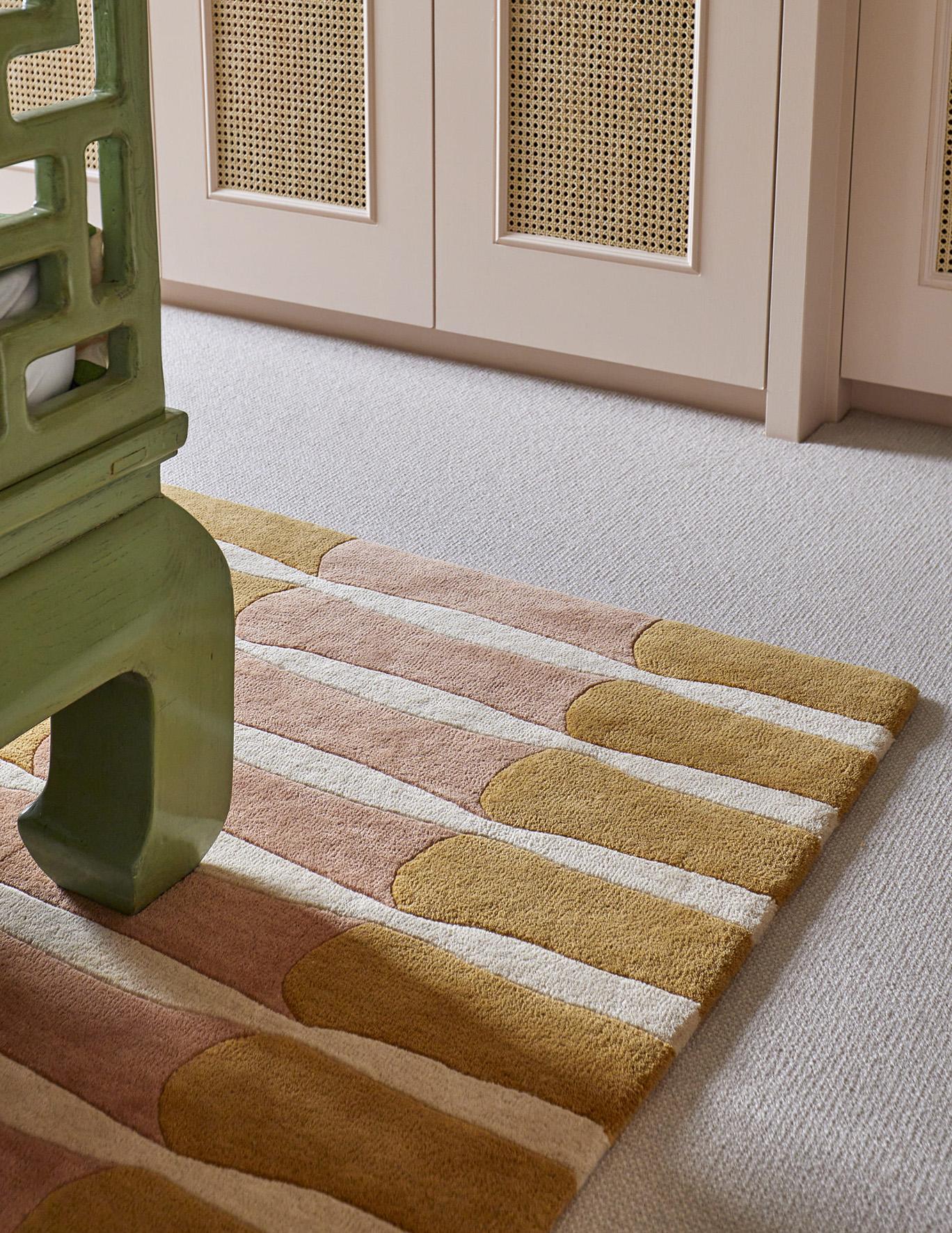 Il tappeto Alice Crawley Bamboo Wool fa parte della collaborazione di design Alice Crawley x LAYERED. I tappeti sono realizzati in lana al 100% con vello tagliato per una finitura nitida e pulita. I colori sono stati accuratamente selezionati per