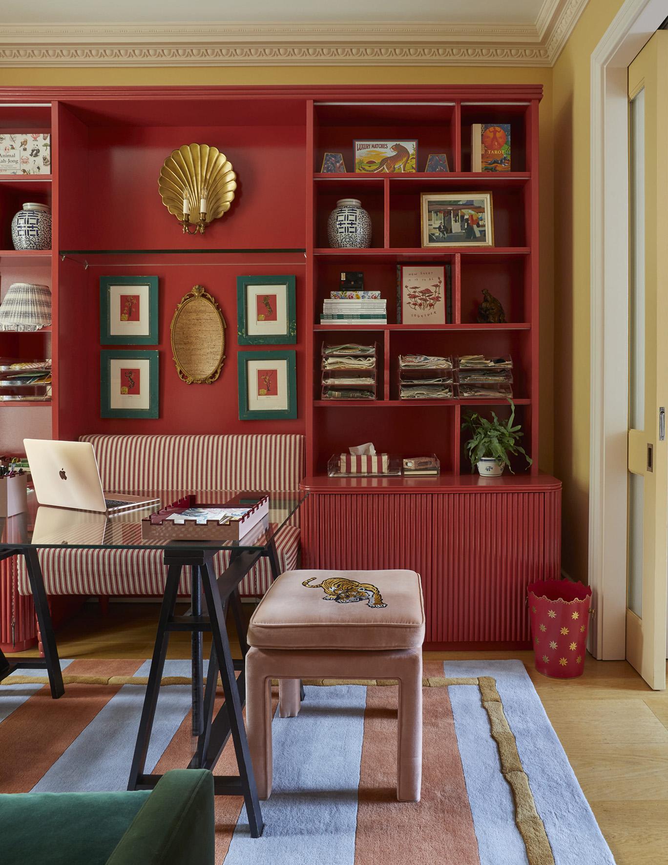 Alice Crawley Bamboo Wool Rug is part of the design collaboration Alice Crawley x LAYERED. The rugs are made of 100% wool with a cut pile for a sharp and clean finish. The colors have been carefully selected to bring life and character to each