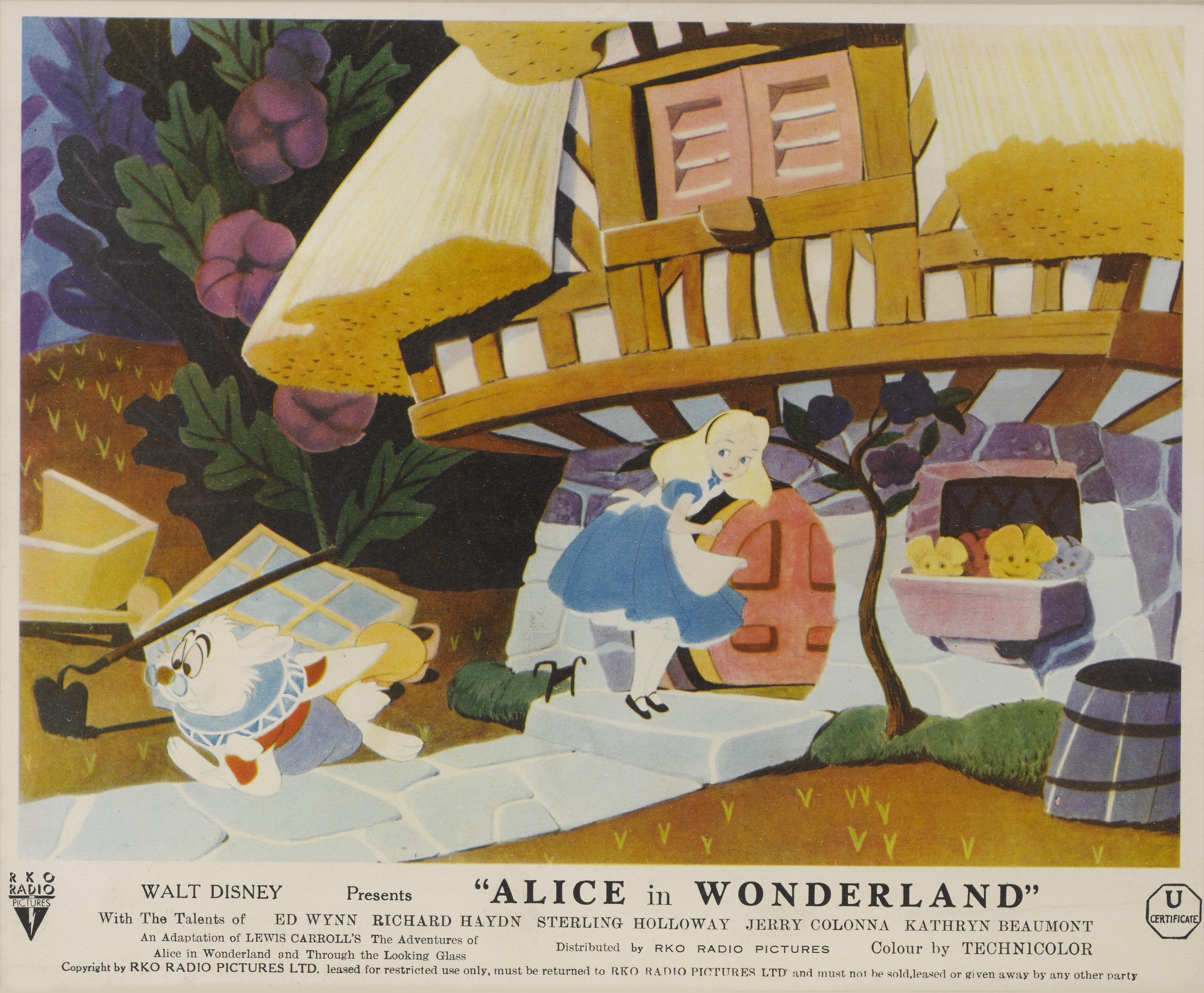 Original britische gerahmte Vorderseite des Hauses Karte.
Alice im Wunderland wurde 1951 von Walt Disney veröffentlicht und basiert auf den Alice-Büchern von Lewis Carroll. Es war der dreizehnte Zeichentrickfilm, den Disney produzierte. Walt Disney