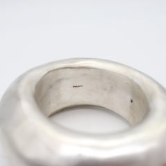 ALICE KUO Artisan 1970 – Armreif aus 925er Sterlingsilber, gebürstet und gehämmert