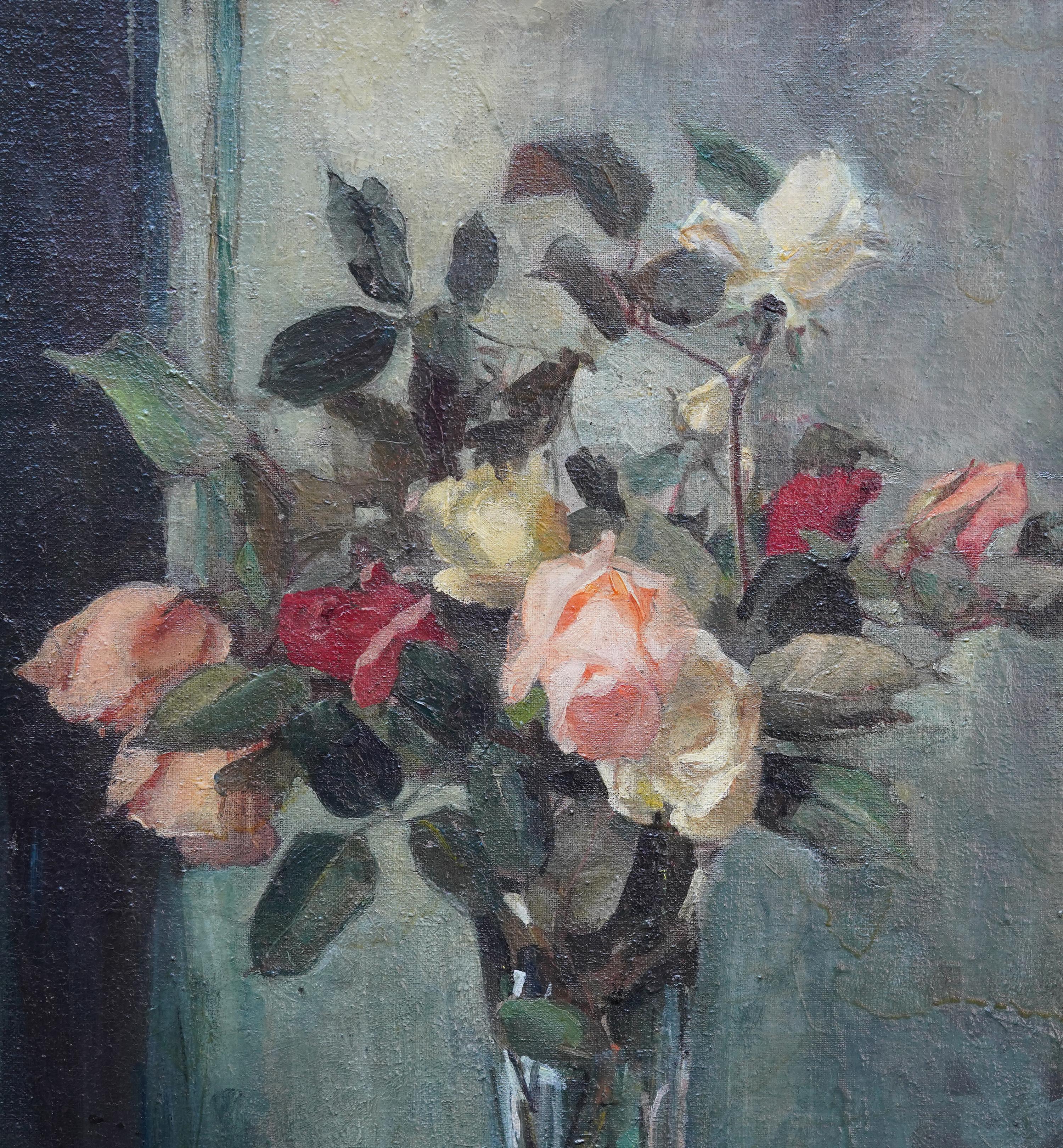Rosas en un jarrón de cristal - British sixties art female artist floral oil painting - Painting Realista de Alice Mary Burton