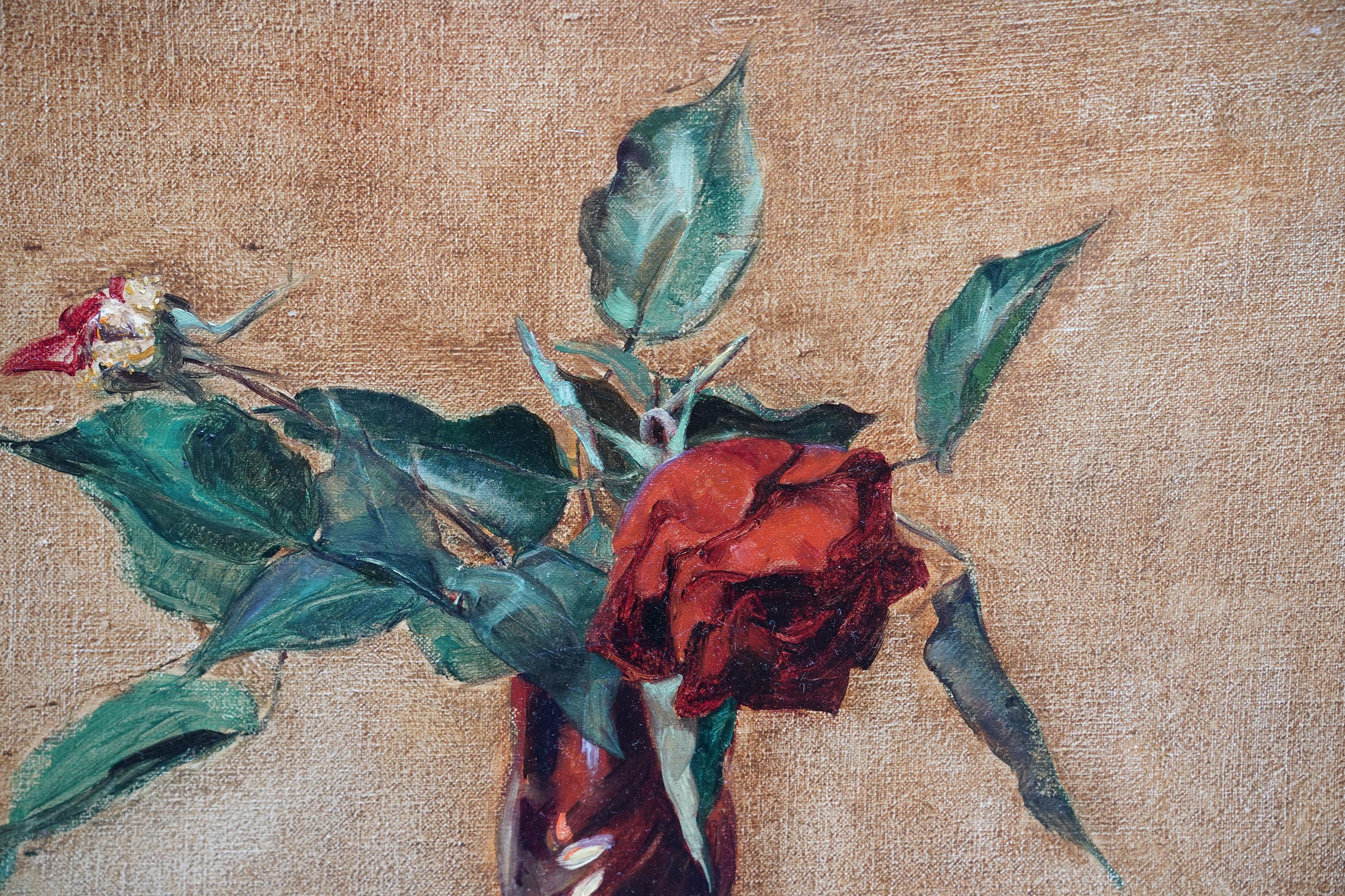 Dieses schöne britische Blumenstillleben ist ein Ölgemälde der bekannten Künstlerin Alice Mary Burton. Es wurde um 1935 gemalt und zeigt ein Blumenarrangement aus roten Rosen in einer Vase. Ein hübsches florales Ölgemälde im Art-Deco-Stil von einer