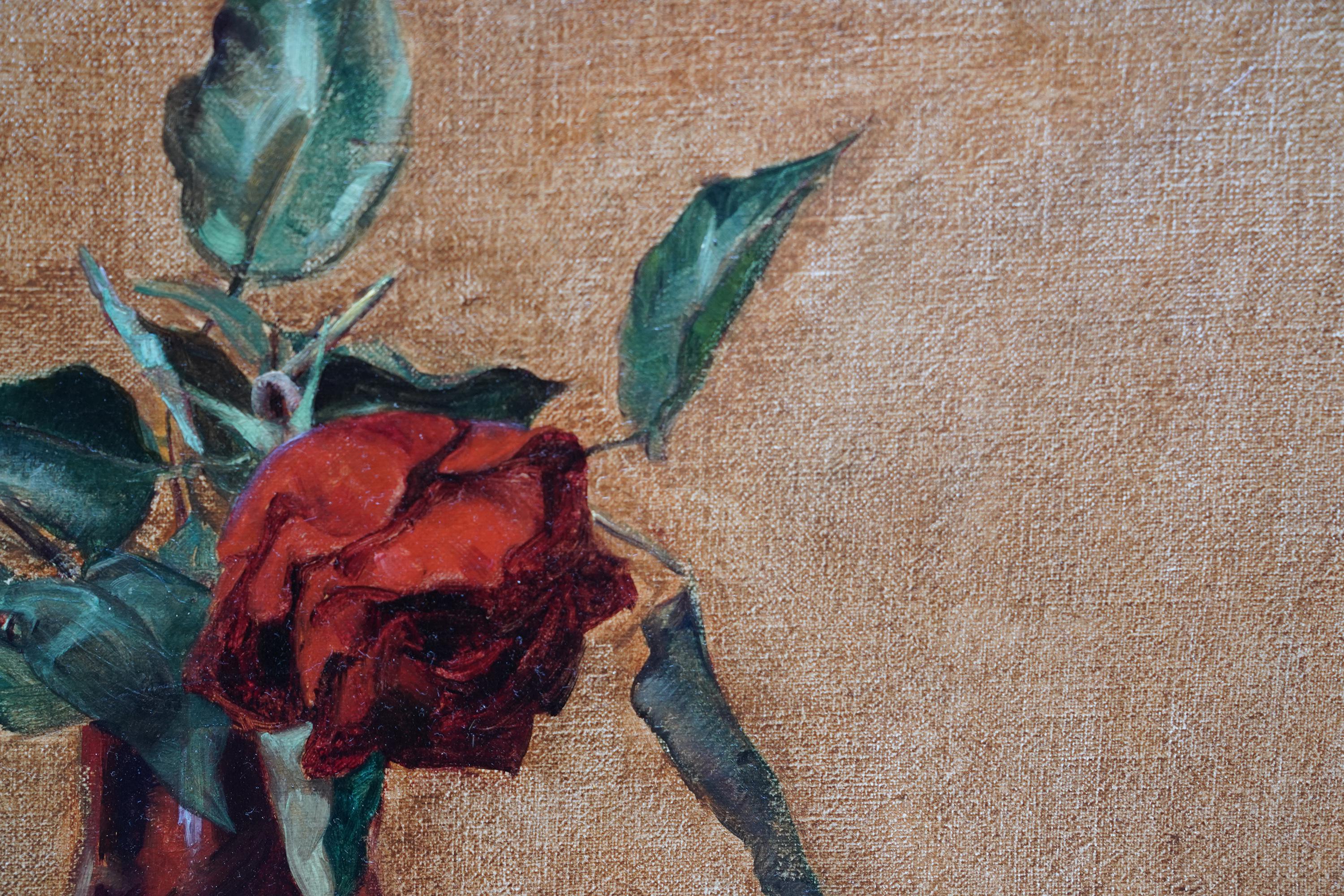 Stillleben mit roter Rose in Vase – britisches Blumen-Ölgemälde aus den 1930er Jahren im Angebot 1